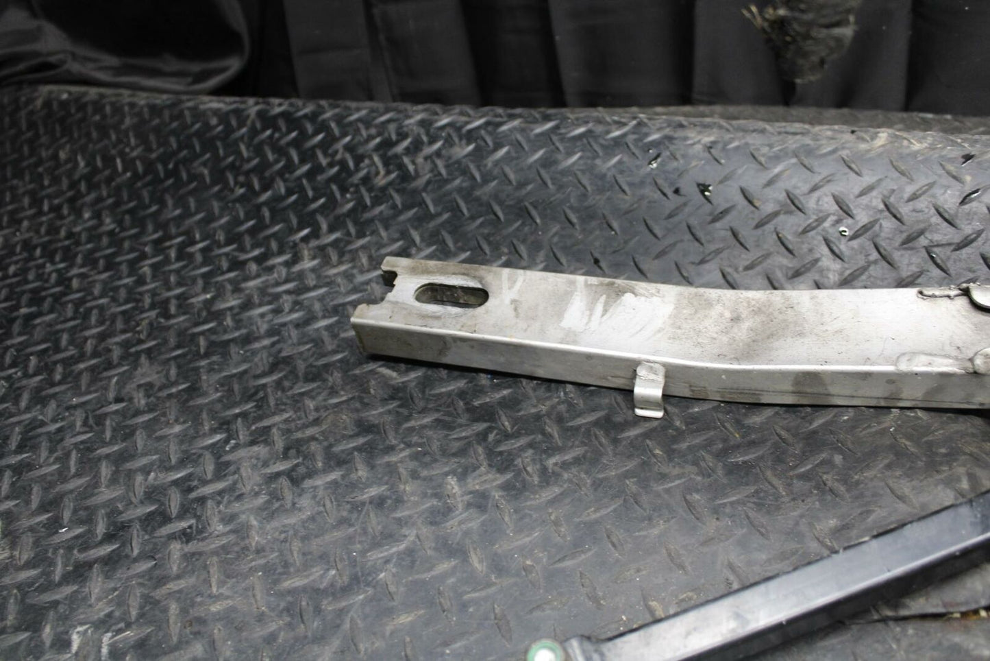 86 SUZUKI GS750ES REAR SWINGARM BACK SUSPENSION SWING ARM BB233