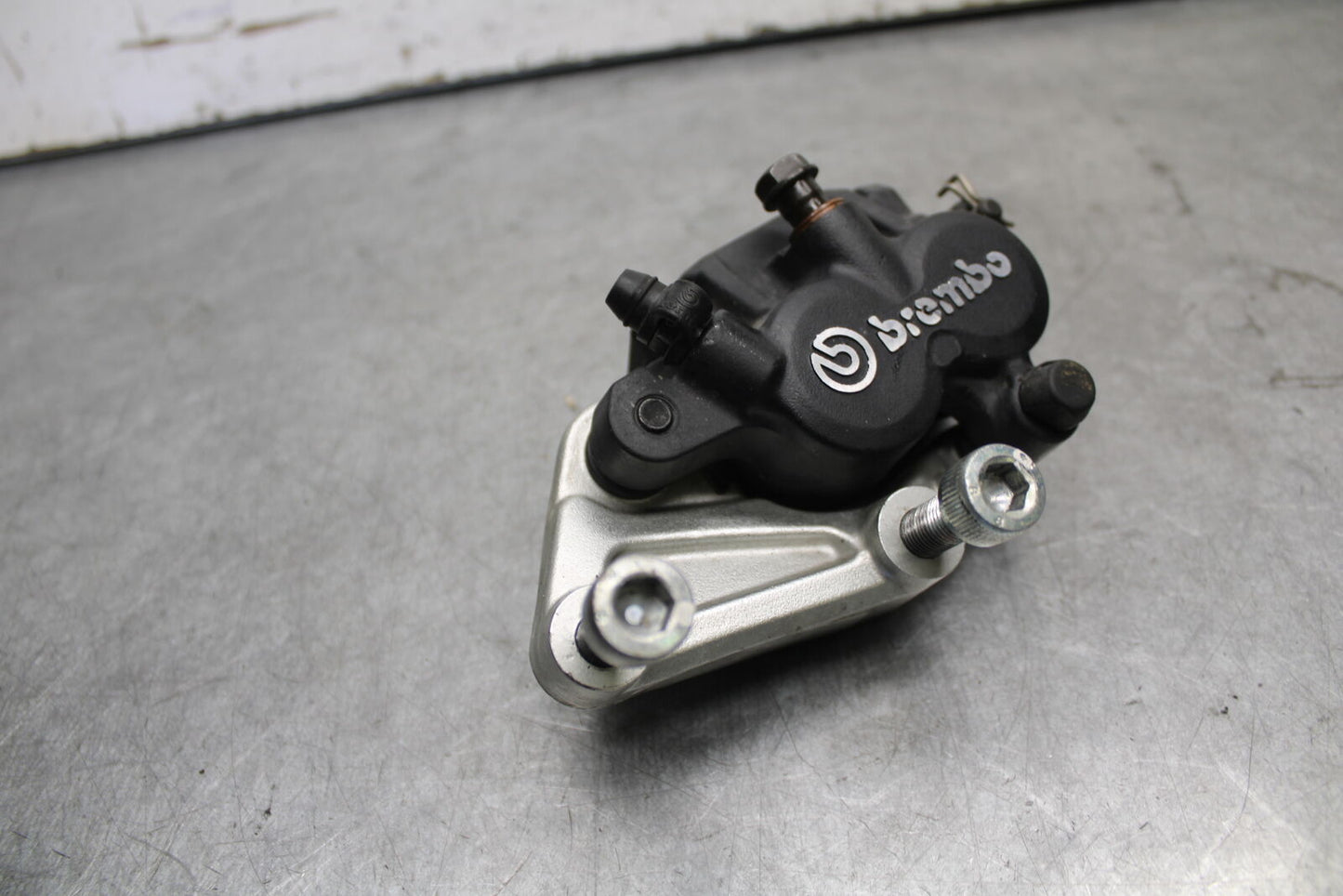 06-07 DUCATI MONSTER 695 RIGHT LEFT FRONT BRAKE CALIPER SET PAIR CALIPERS BB674