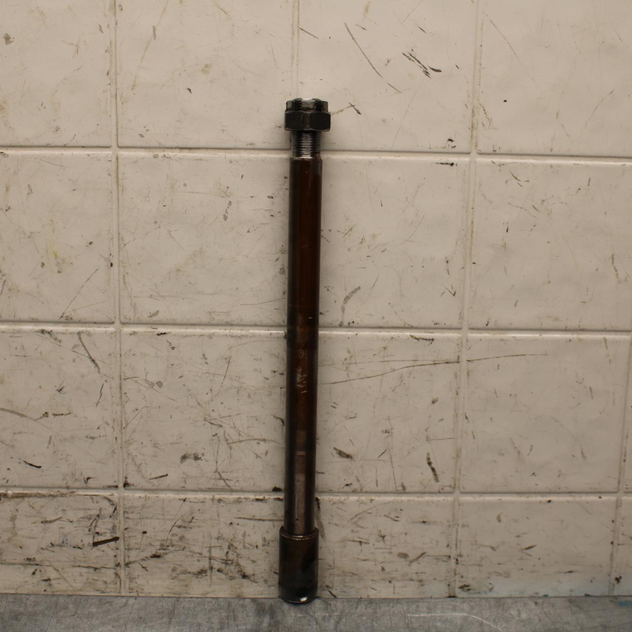 1977 Yamaha XS750 REAR AXLE BACK WHEEL RIM PIVOT BOLT AXEL 1J7-25381-00-00 BB554