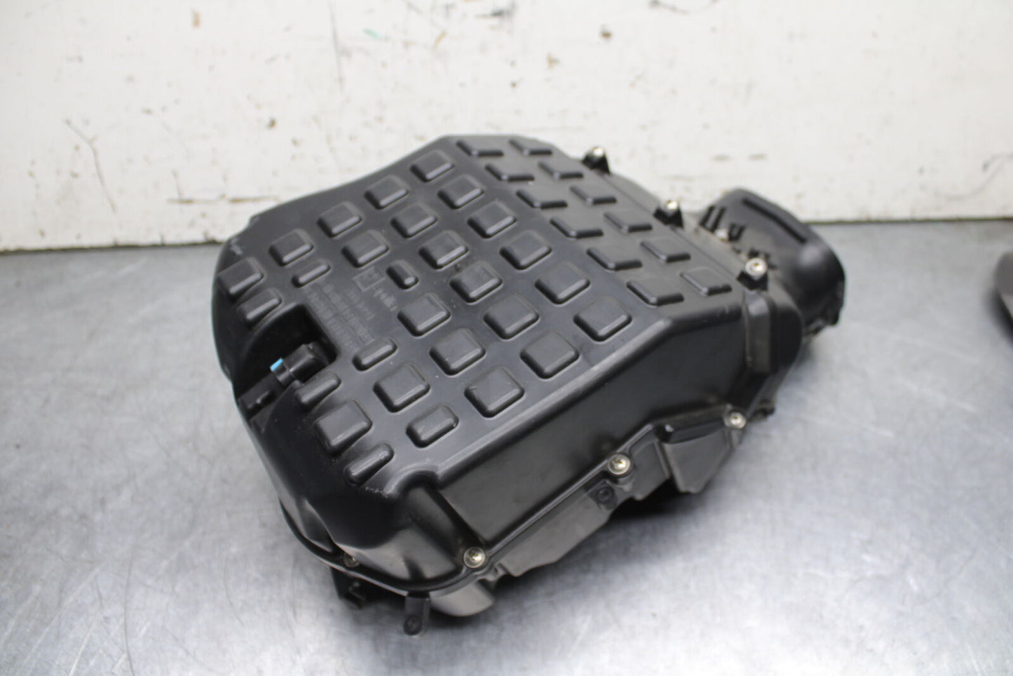 21-24 APRILIA TUONO 660 FACTORY AIRBOX AIR INTAKE FILTER BOX BB733