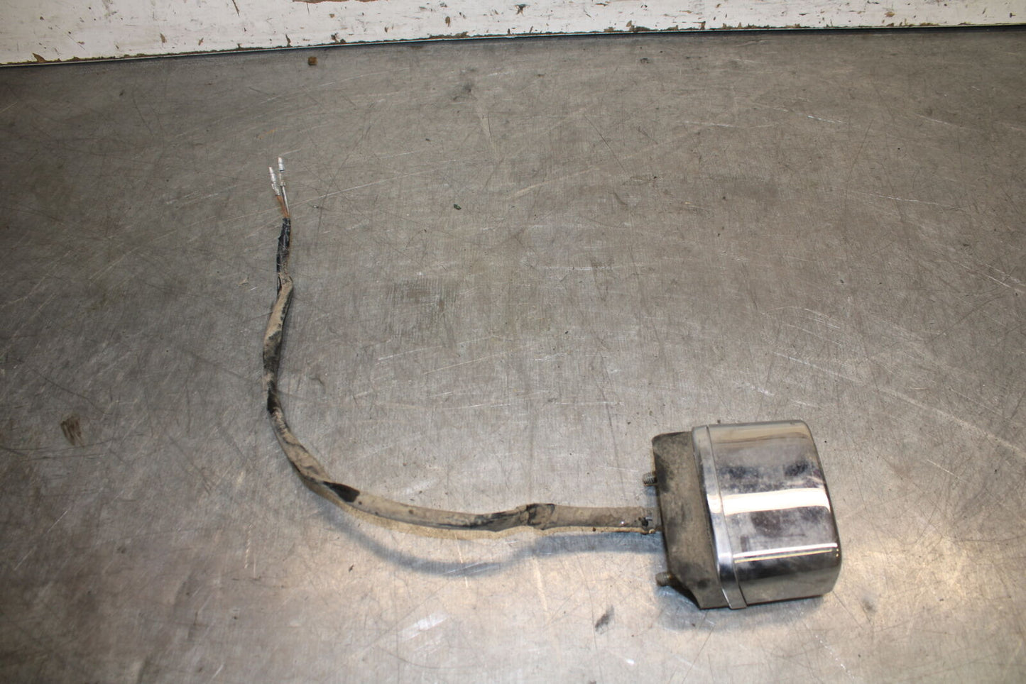 87-03 SUZUKI INTRUDER 1400 VS1400GLP LICENSE PLATE LIGHT BB702