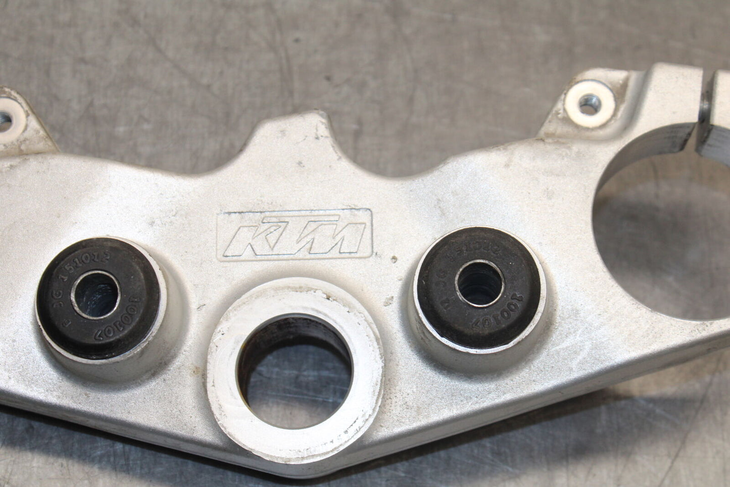 13-16 KTM 390 DUKE FORKS UPPER TRIPLE TREE CLAMP BB748