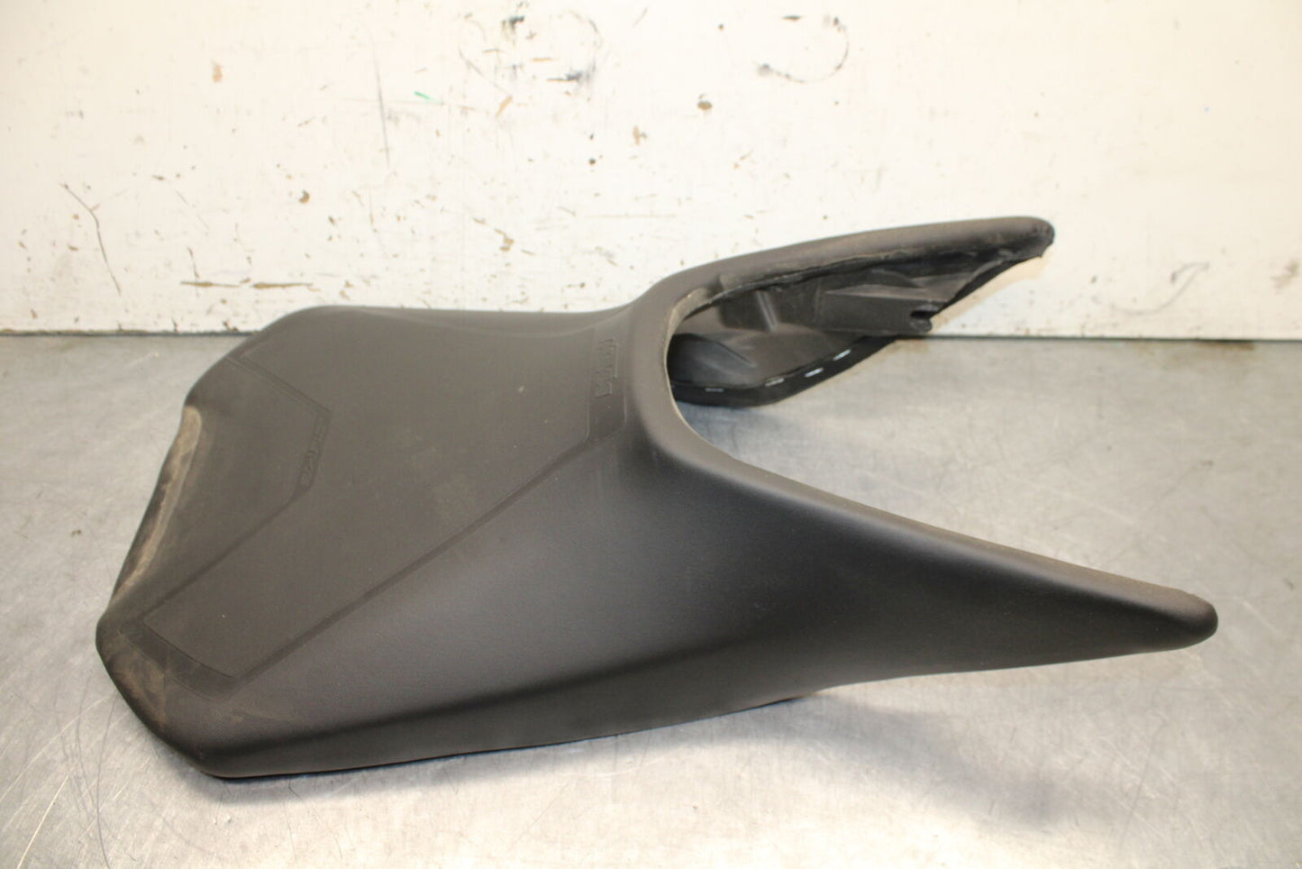 17-24 KTM 390 DUKE FRONT DRIVERS SEAT PAD SADDLE PILLION BB734