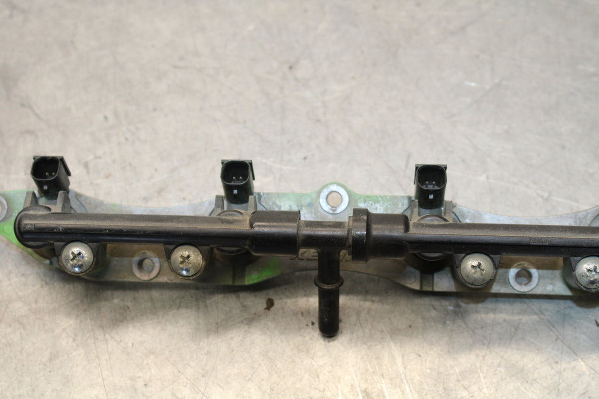 09-12 KAWASAKI NINJA ZX6R ZX600R SECONDARY FUEL INJECTORS TOP GAS RAIL BB656