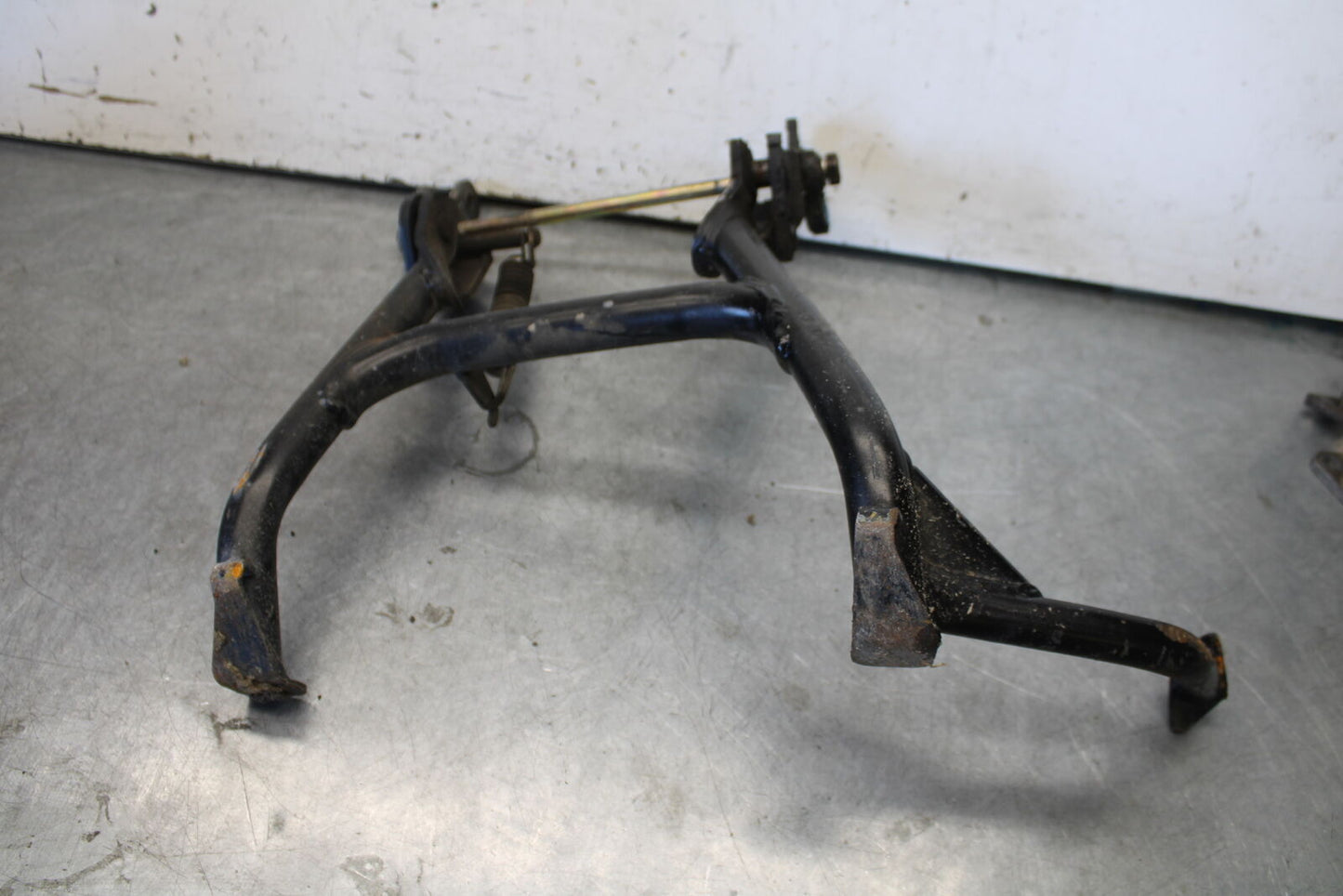 06-07 DUCATI MONSTER 695 CENTER MAIN STAND BB674
