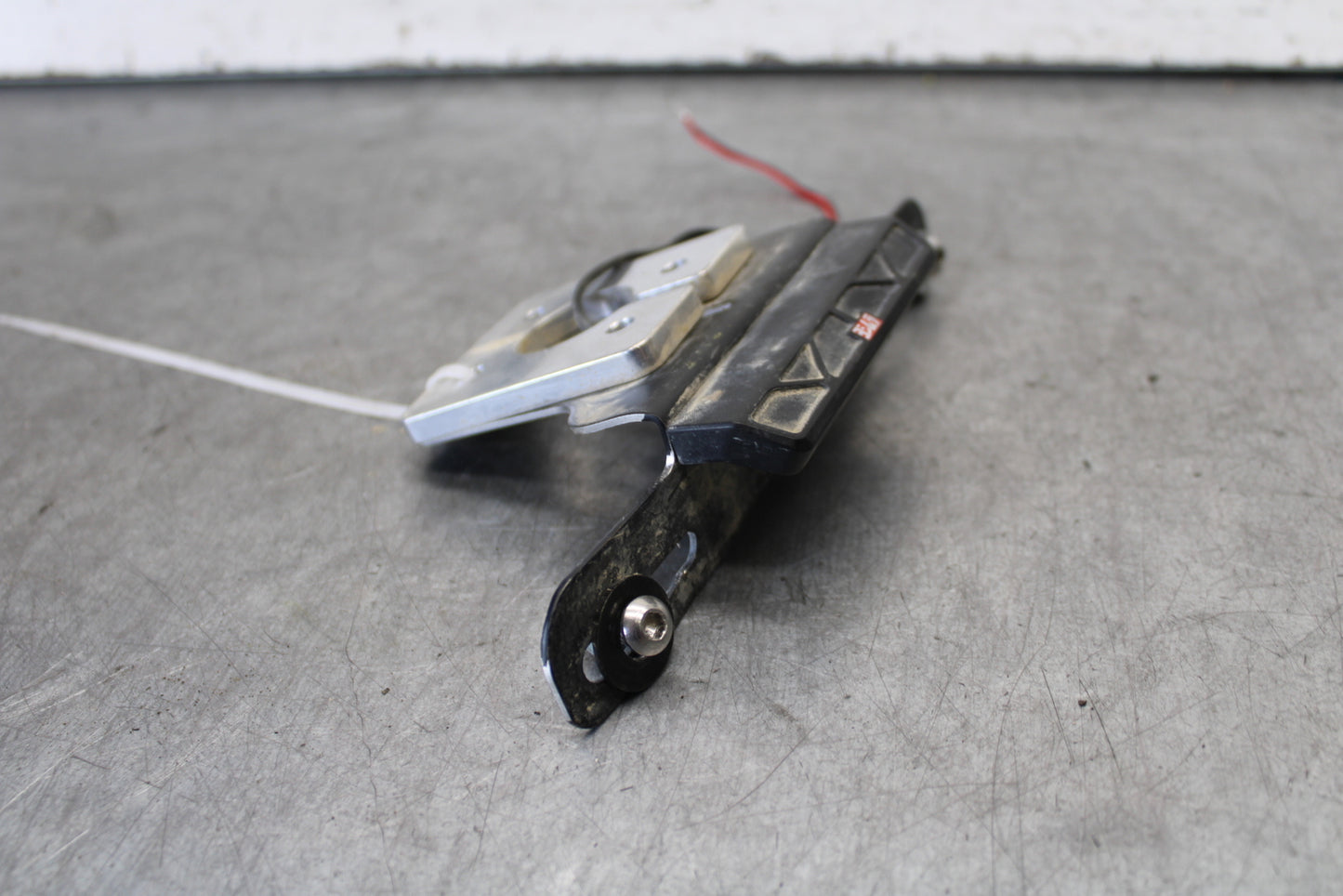 08-16 YAMAHA YZF R6 AFTERMARKET FENDER ELIMINATOR LICENSE PLATE BRACKET BB665