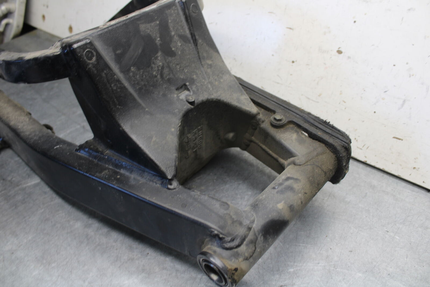 04-05 SUZUKI GSXR600 REAR SWINGARM SUSPENSION SWING ARM 61000-29G00 BB658