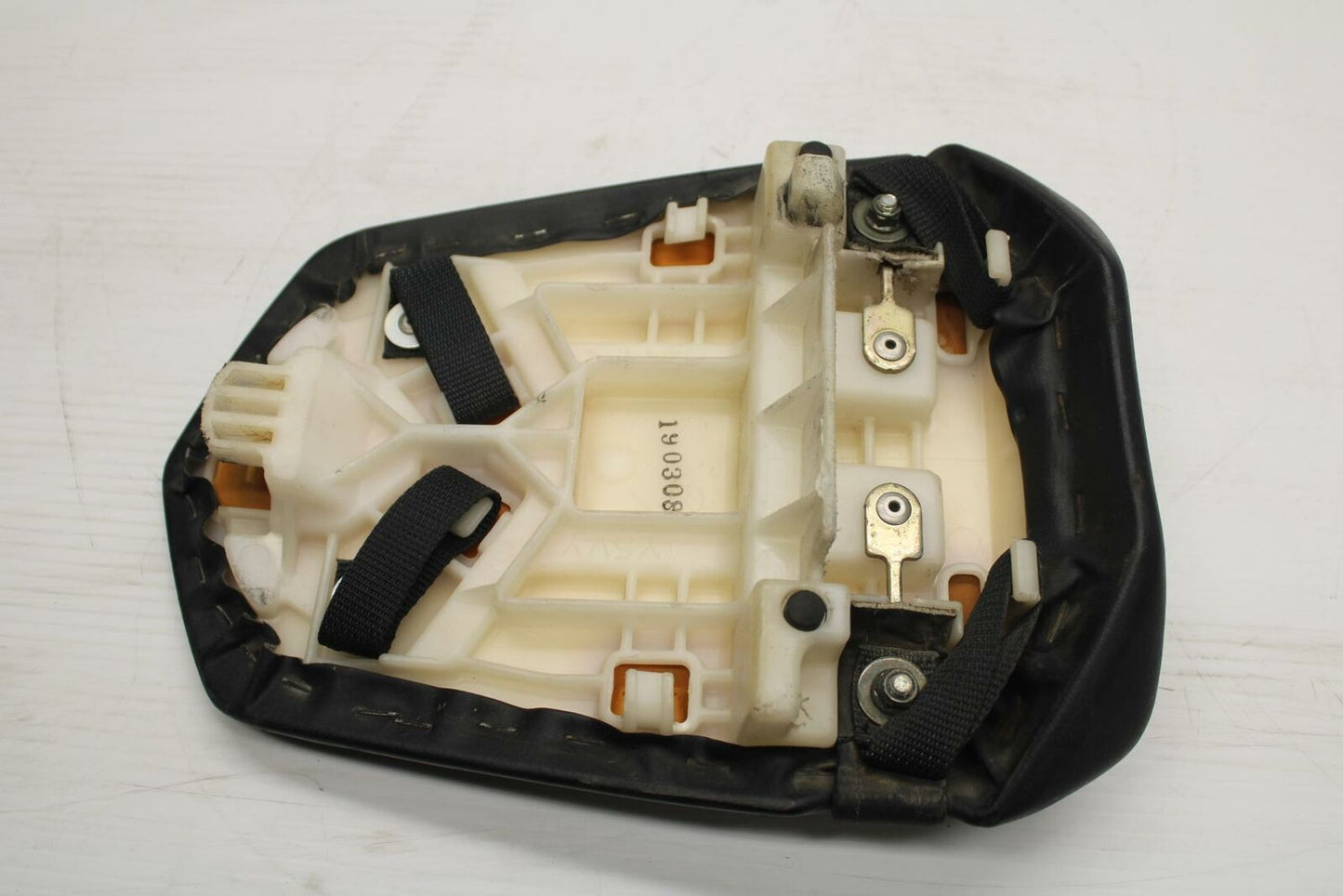 06 YAMAHA YZF R1 REAR BACK PASSENGER TANDEM SEAT PAD SADDLE PILLION BB282