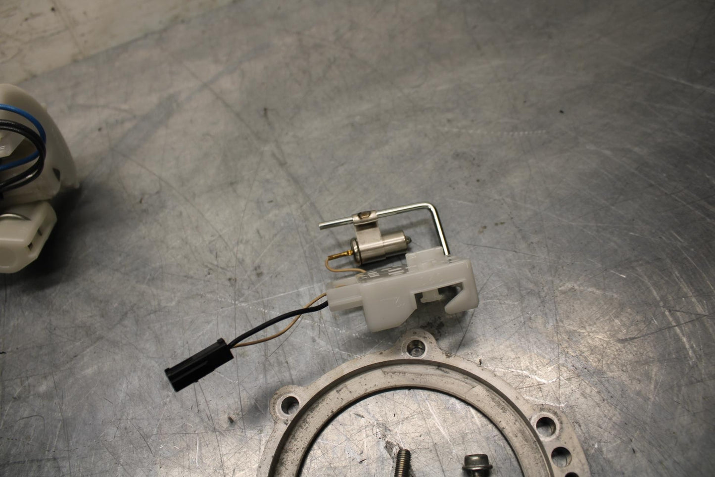09-14 YAMAHA YZF R1 FUEL PUMP GAS PETROL SENDER UNIT 14B-13907-20-00 BB471