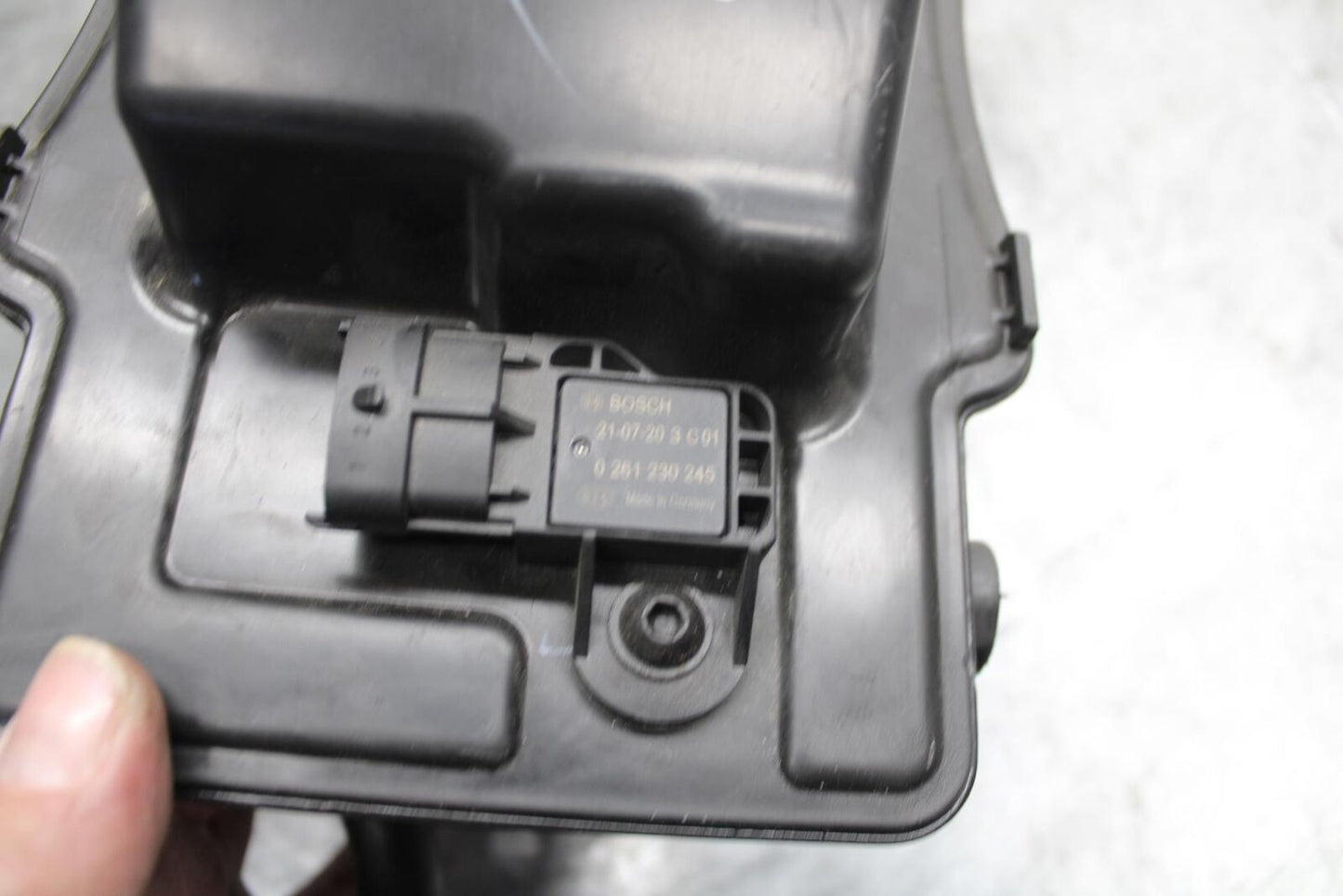 22-23 HUSQVARNA SVARTPILEN 401 AIRBOX AIR INTAKE FILTER BOX BB541