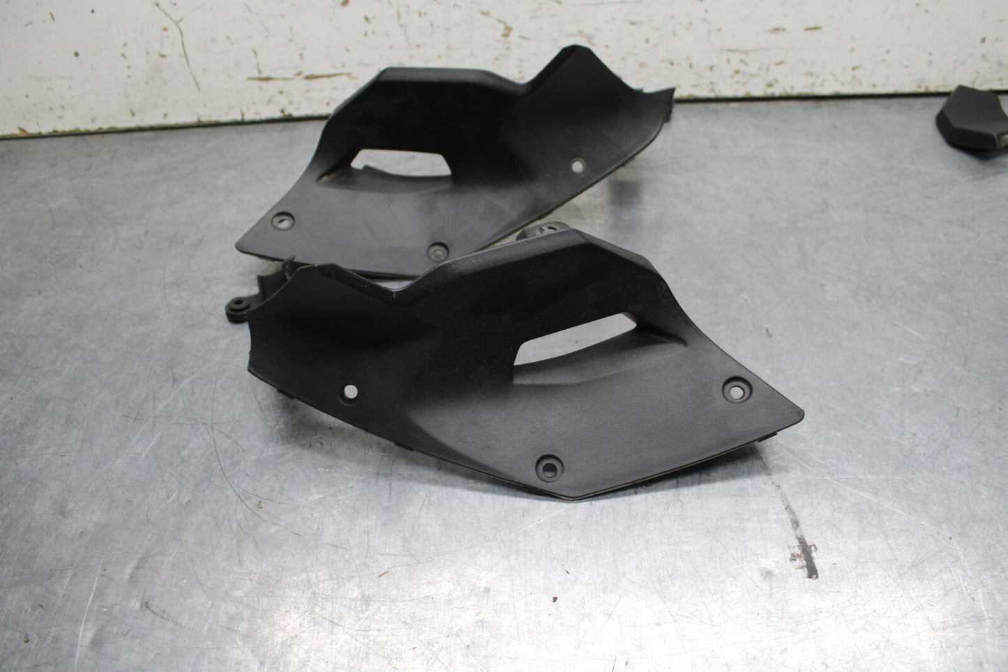 19-22 KAWASAKI Z400 RIGHT LEFT INNER FAIRINGS COWLS PANELS TRIMS BB738