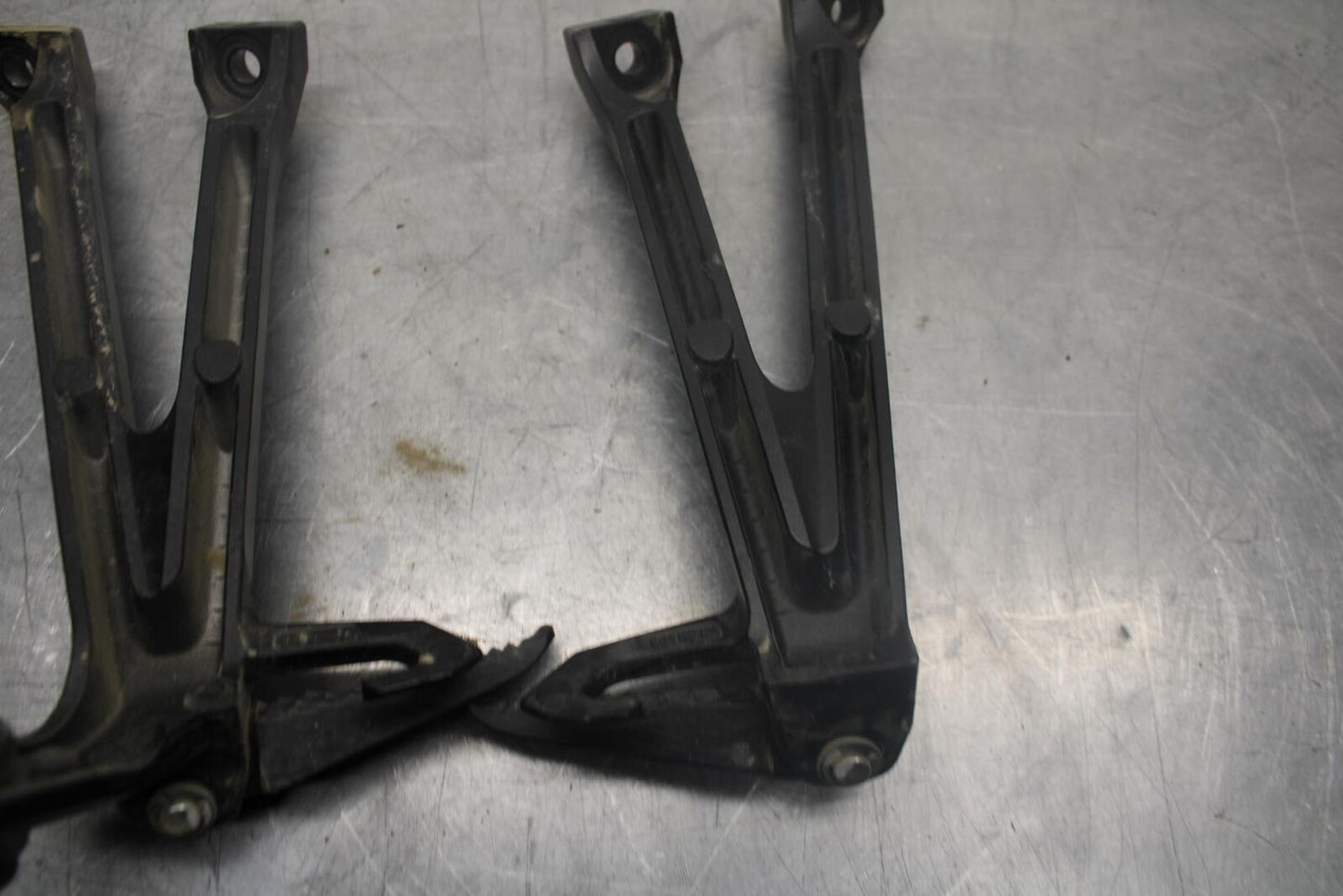 15-21 SUZUKI GSXR600 REAR BACK PASSENGER PEG SET PAIR BB460