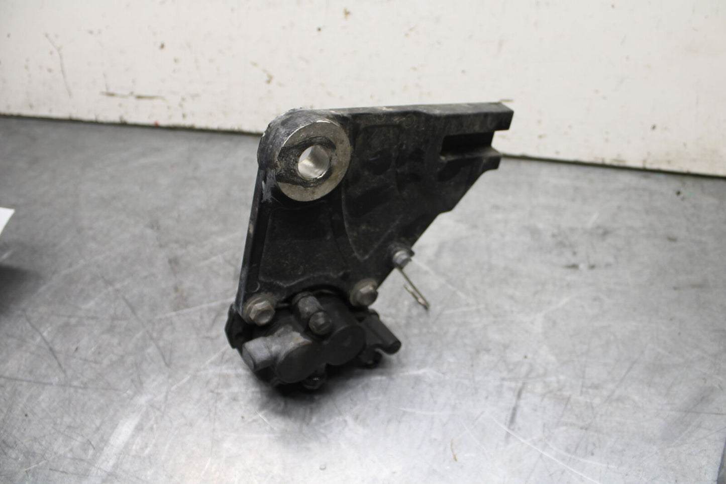 14-16 TRIUMPH AMERICA LT REAR BACK BRAKE CALIPER W MOUNT BRACKET BB720
