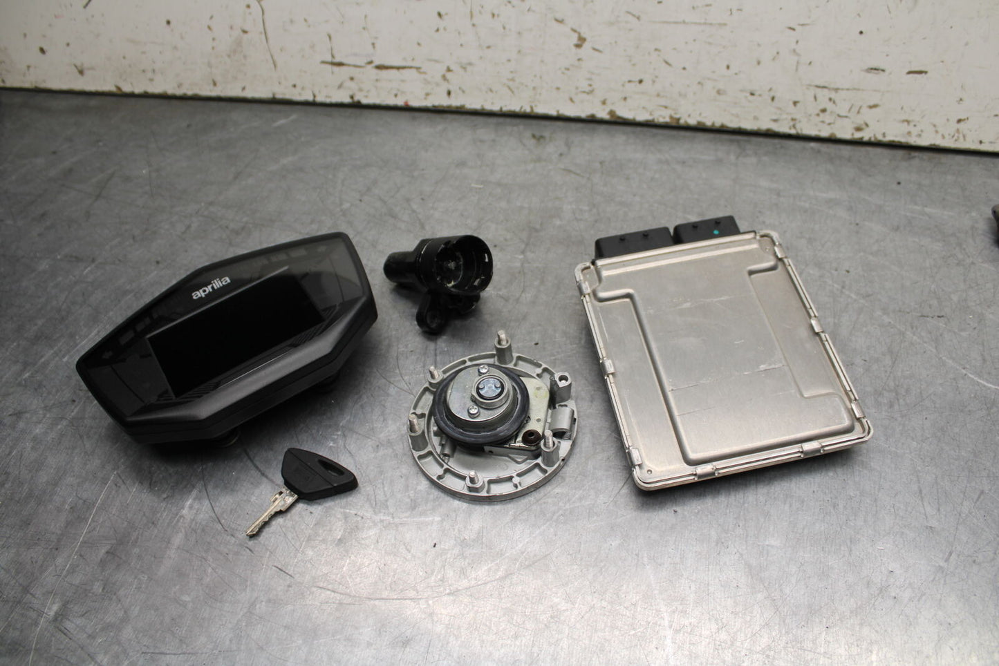 21-24 APRILIA TUONO 660 FACTORY IGNITION LOCK KEY SET W/ GAS CAP AND ECU BB733