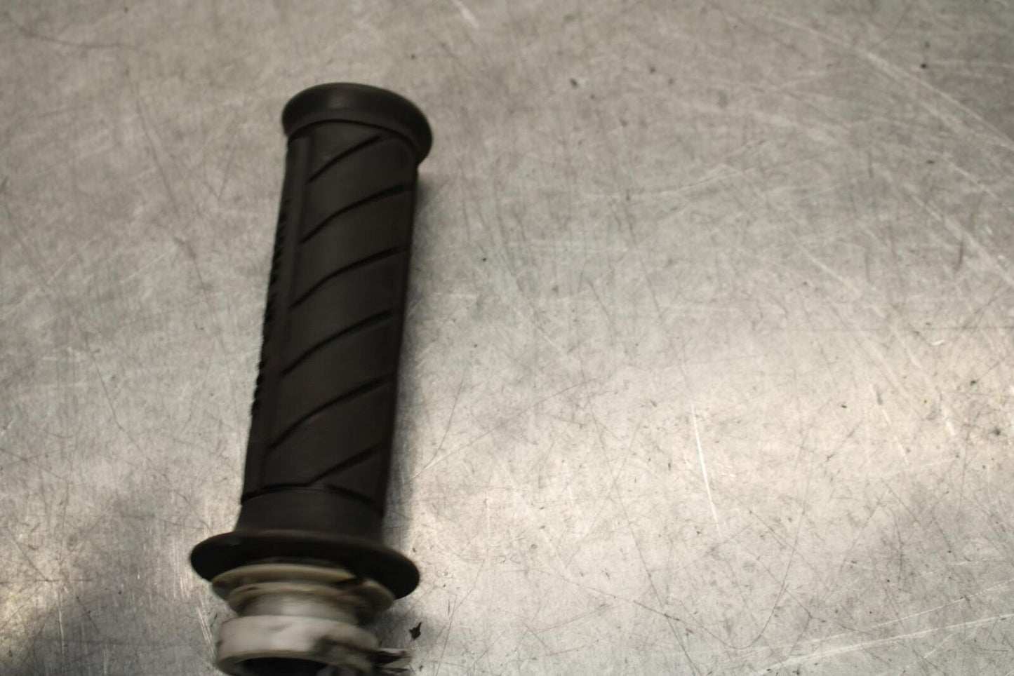 01-03 SUZUKI GSXR600 RIGHT THROTTLE GRIP BB639