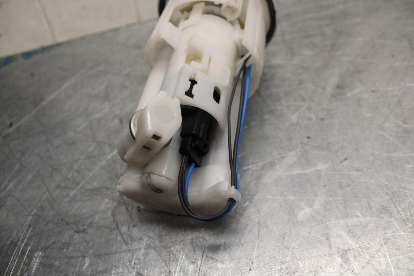 17-21 TRIUMPH STREET TRIPPLE R ABS FUEL PUMP GAS PETROL SENDER UNIT bb452