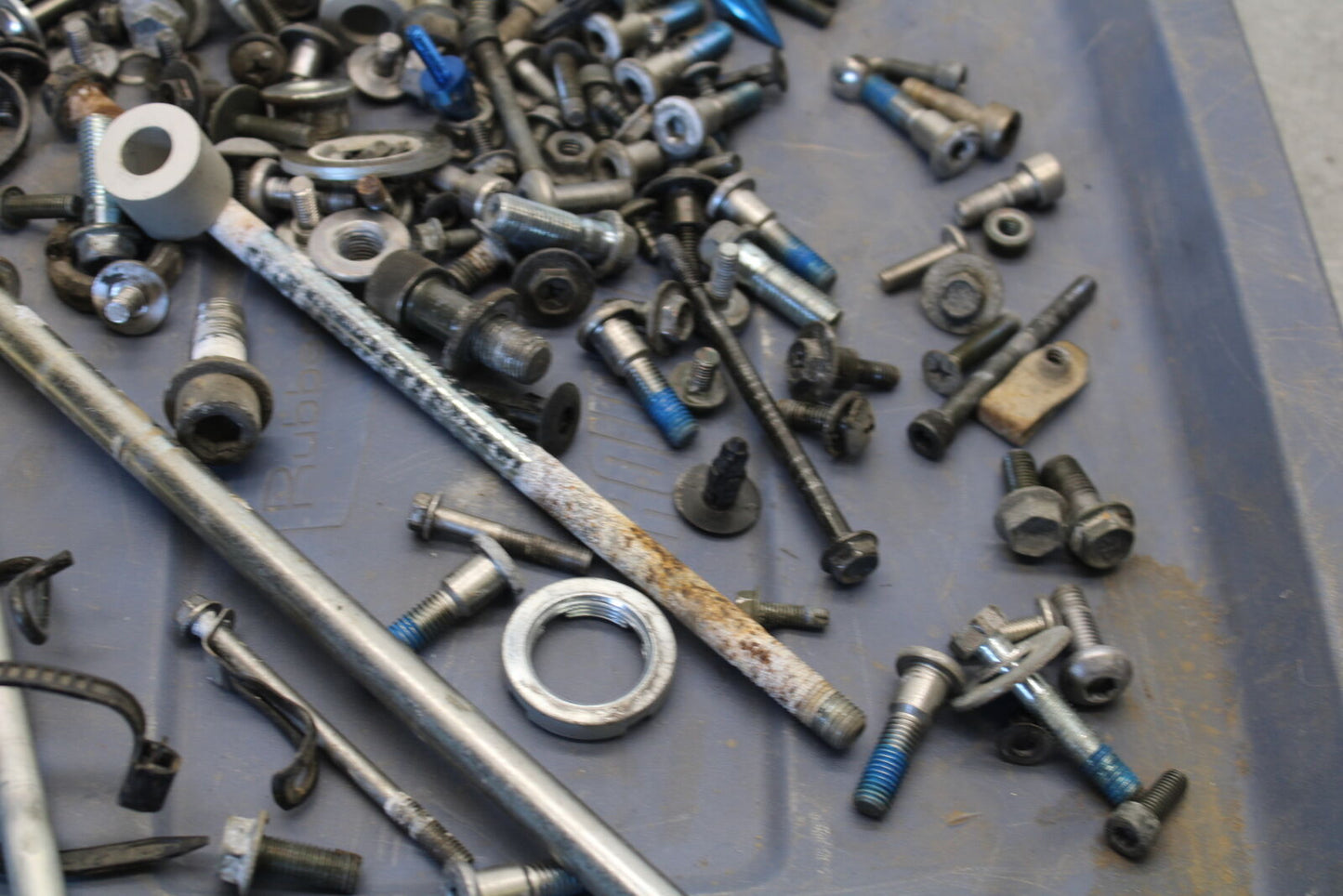 03-07 SUZUKI SV1000S ENGINE MOUNTING BOLTS HARDWARE SCREWS BB657