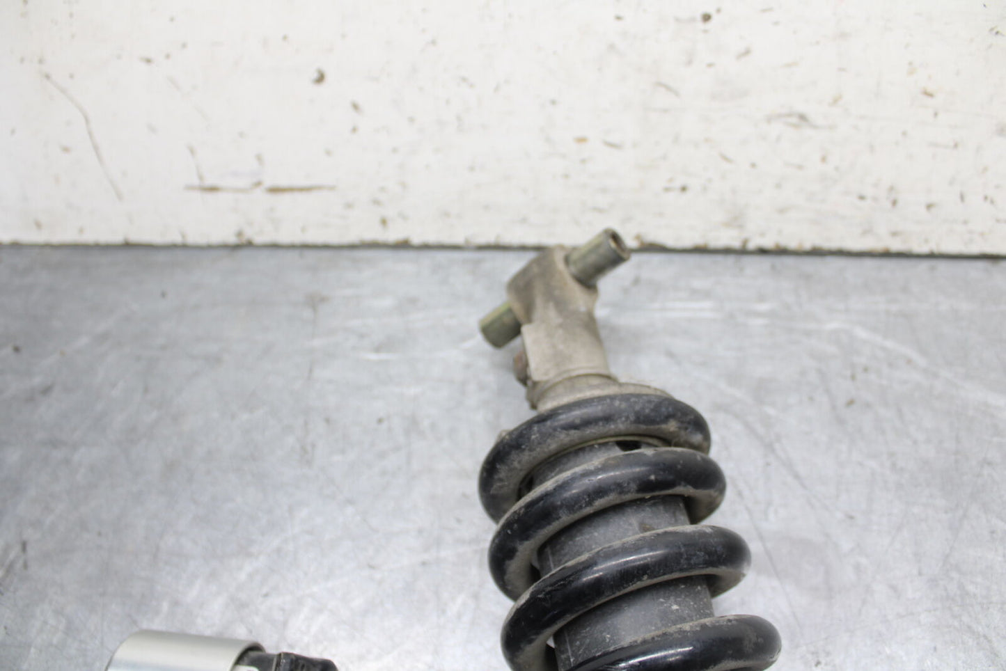 01-06 TRIUMPH TIGER 955I REAR BACK SHOCK ABSORBER SUSPENSION BB693