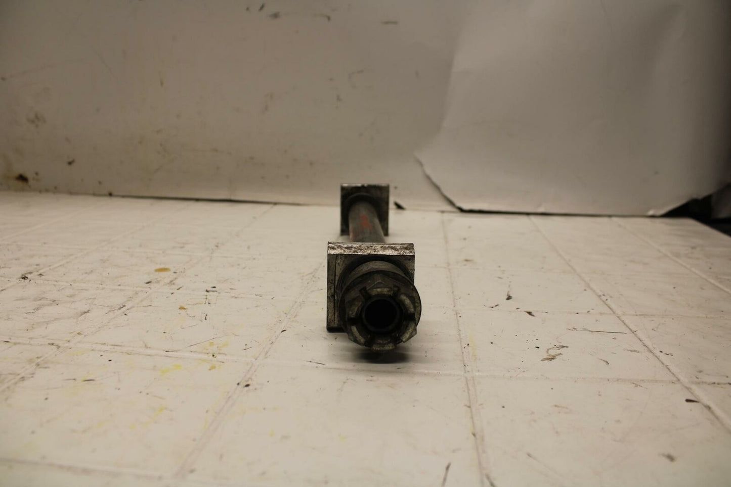 97-00 SUZUKI GSXR600 SRAD REAR AXLE BACK WHEEL RIM PIVOT BOLT AXEL BB19