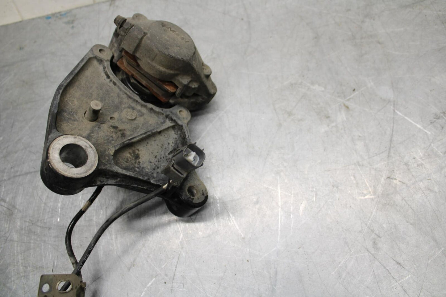 07-08 KAWASAKI CONCOURS 1400 ABS REAR BACK BRAKE CALIPER W MOUNT BRACKET BB449