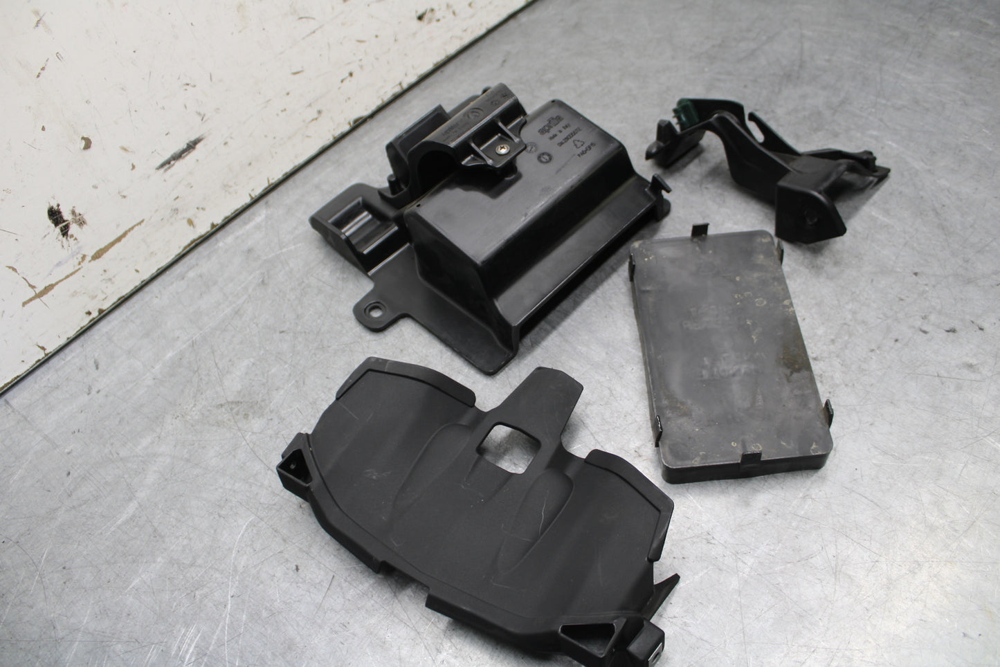 20-23 APRILIA RS660 MISCELLANEOUS INNER FAIRING COWL TRIM COVER PAN BB667