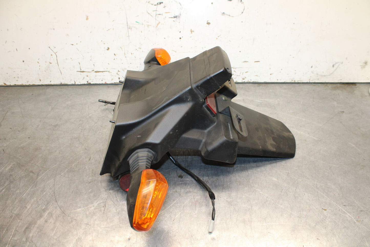 04-05 SUZUKI GSXR600 REAR BACK TURN SIGNALS/ FENDER MUD GUARD BB676