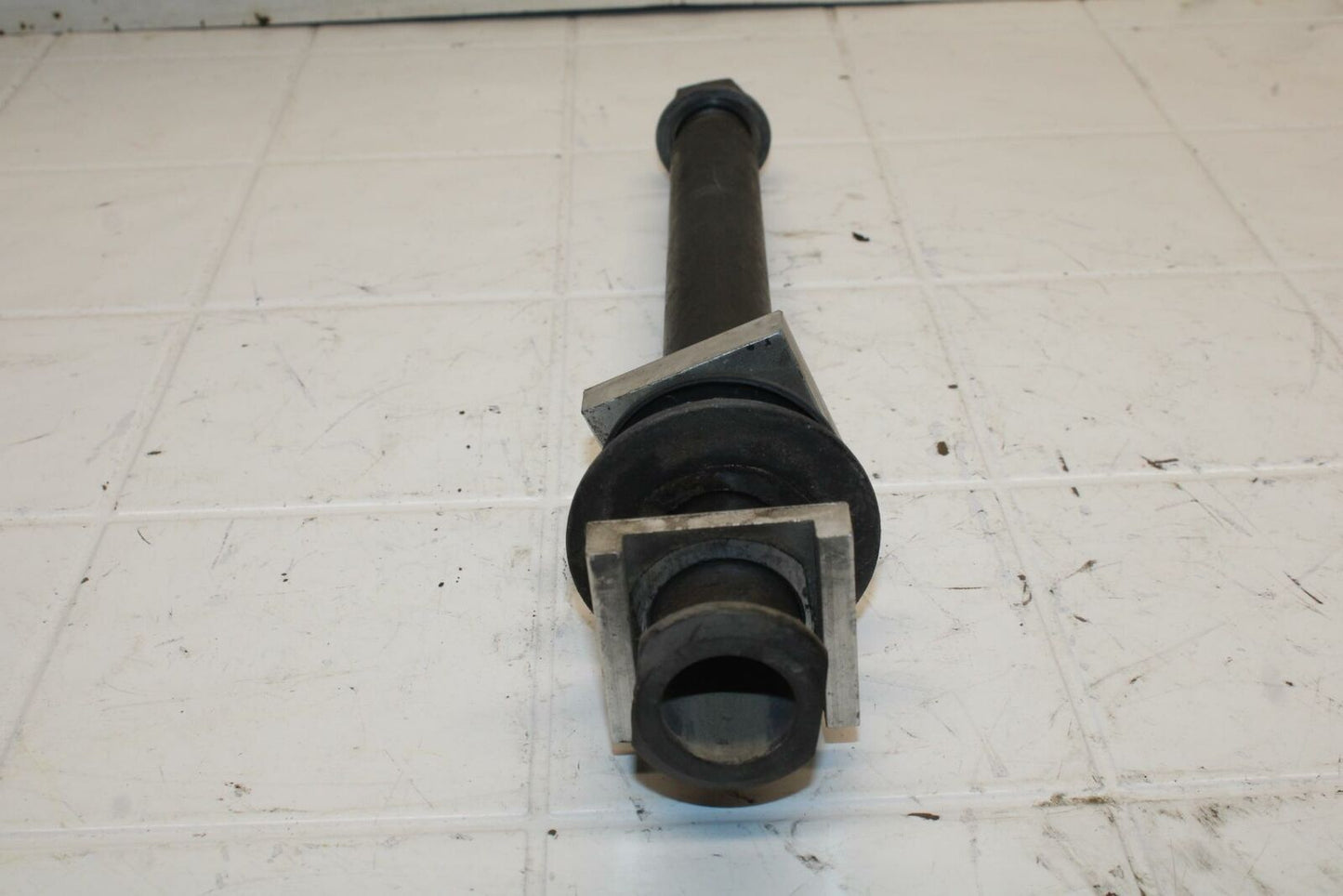 98-99 YAMAHA YZF R1 REAR AXLE BACK WHEEL RIM PIVOT BOLT AXEL BB16