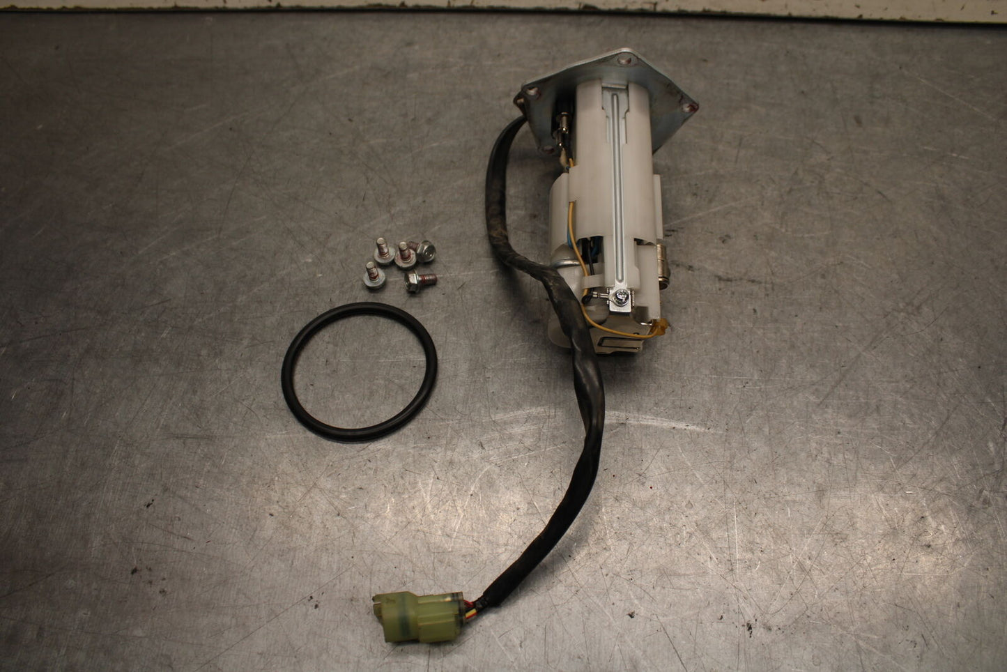 16 KAWASAKI NINJA ZX10R FUEL PUMP GAS PETROL SENDER UNIT 49040-0750 BB650