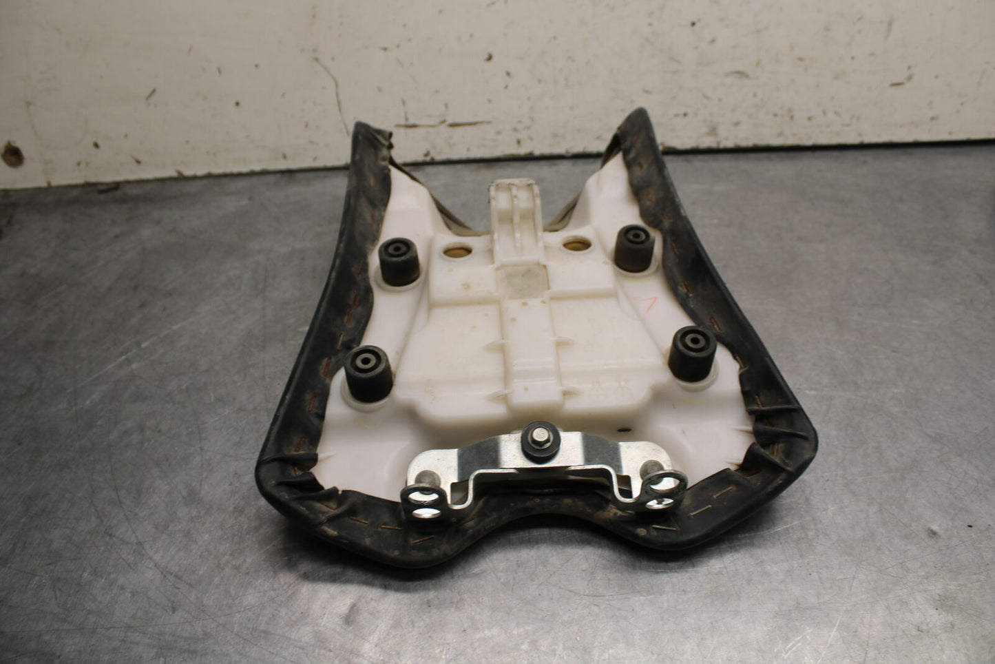 09-15 YAMAHA FZ6R FRONT DRIVERS SEAT PAD SADDLE PILLION BB686