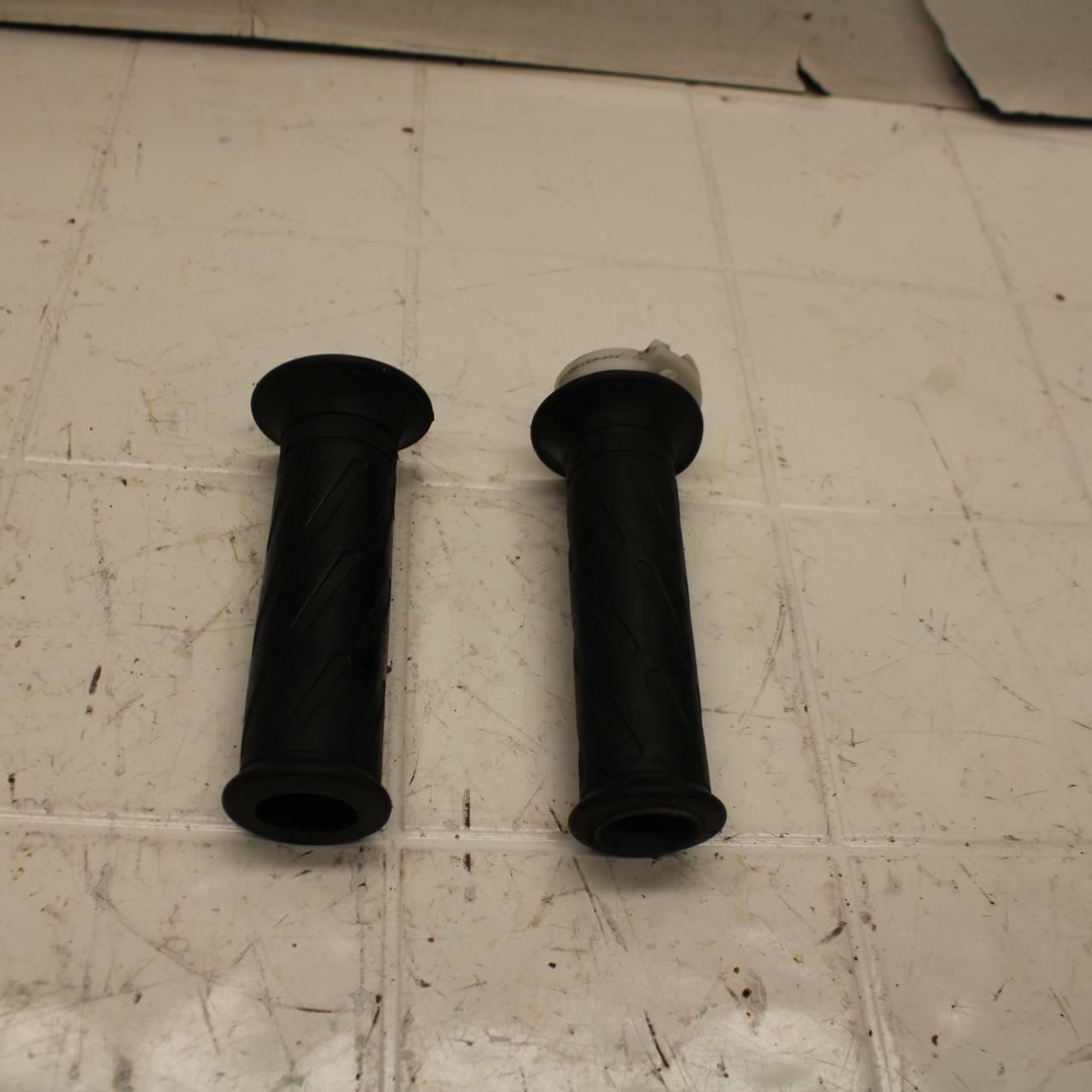 01 SUZUKI GSXR1000 RIGHT THROTTLE GRIP BB10