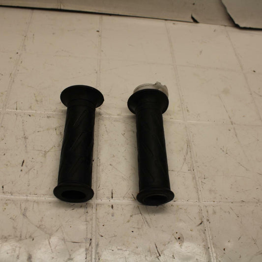 01 SUZUKI GSXR1000 RIGHT THROTTLE GRIP BB10