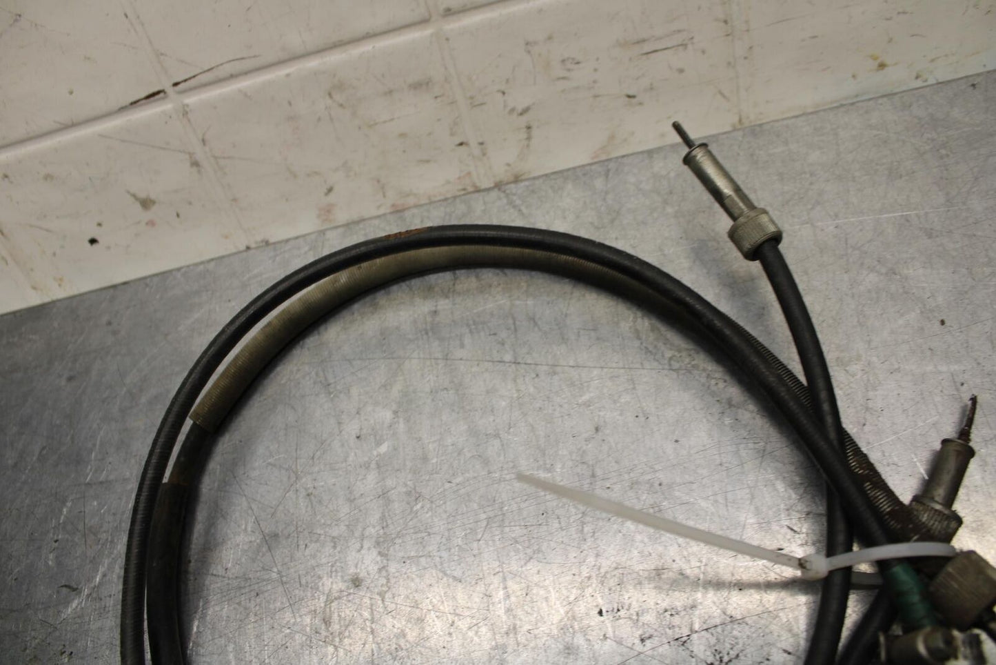 75 SUZUKI GT 550 SPEEDOMETER DRIVE SPEEDO LINE BB72