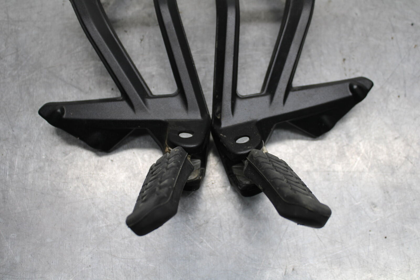 21-24 KTM 890 ADVENTURE R REAR BACK PASSENGER PEG SET PAIR BB723