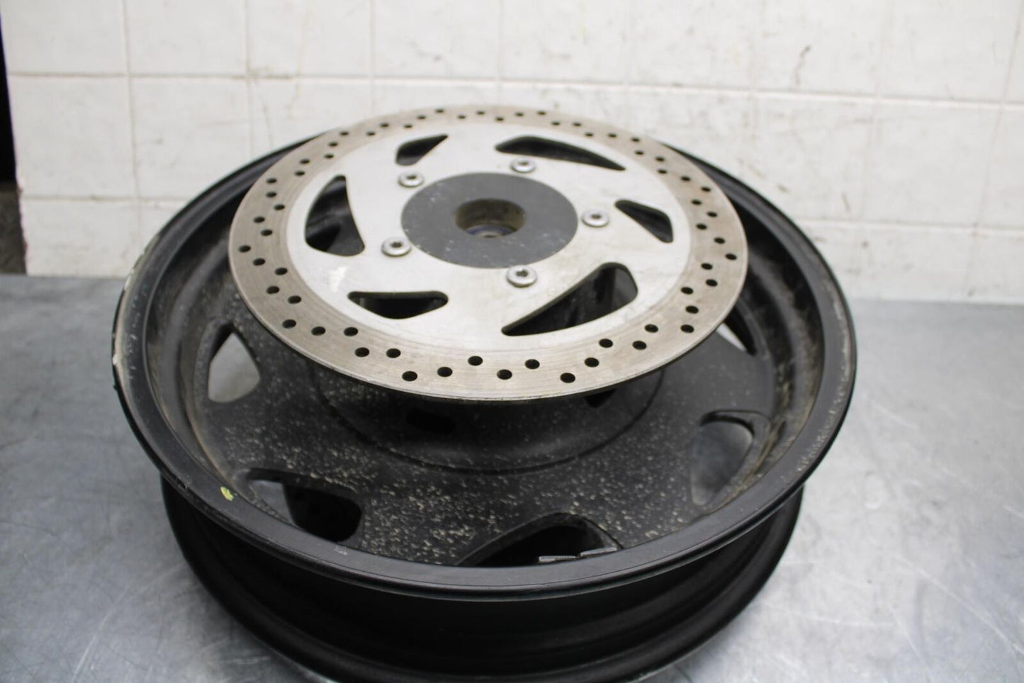 2004 Suzuki Intruder 1500 VL1500 FRONT LEFT RIGHT BRAKE ROTORS AND WHEEL BB573