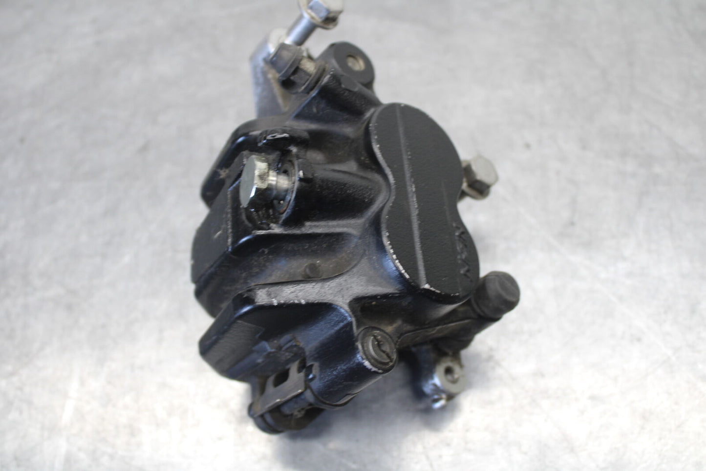 01-06 TRIUMPH TIGER 955I REAR BACK BRAKE CALIPER W MOUNT BRACKET BB693
