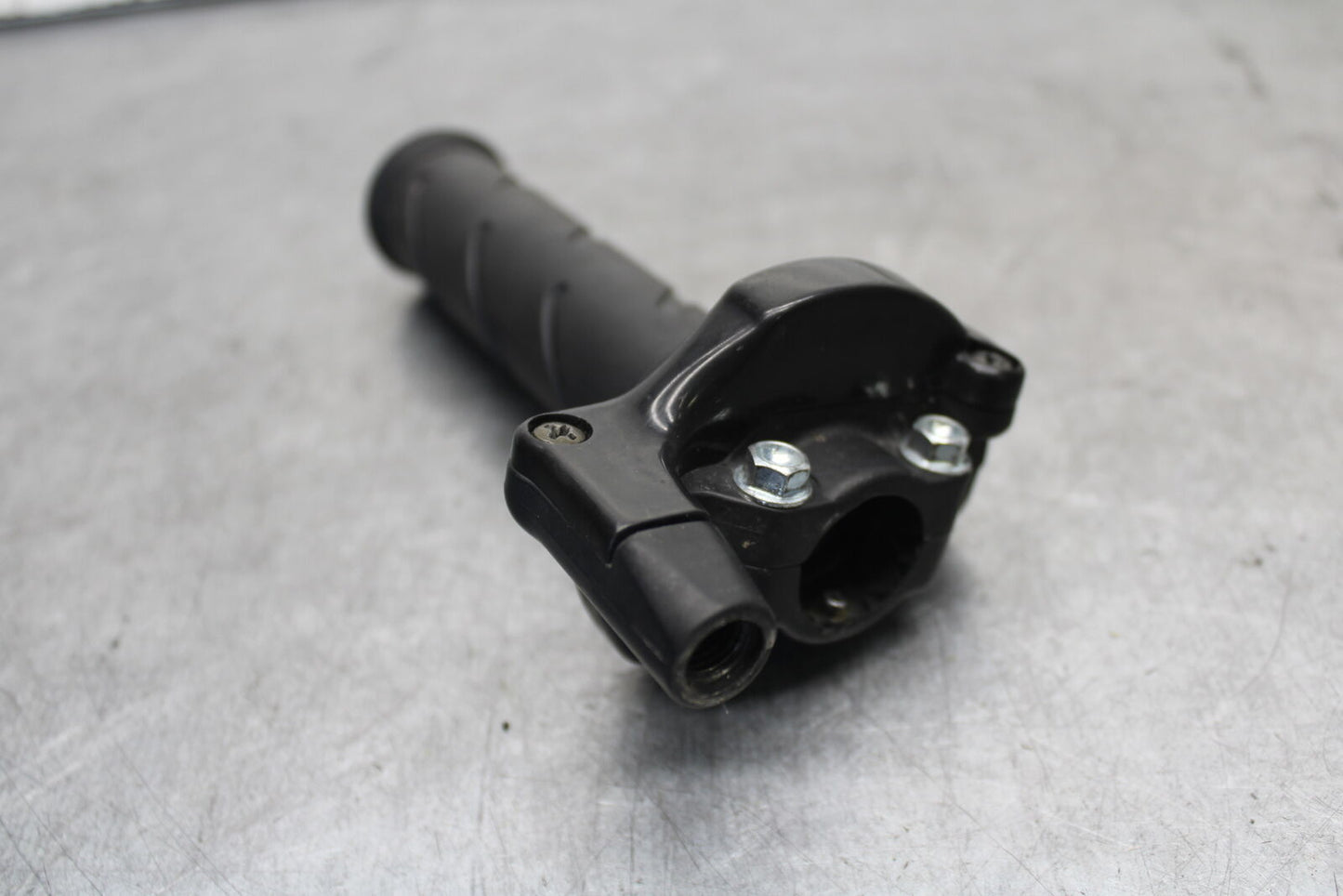 06-07 DUCATI MONSTER 695 THROTTLE CABLE LINE HOUSING GUIDE BB674