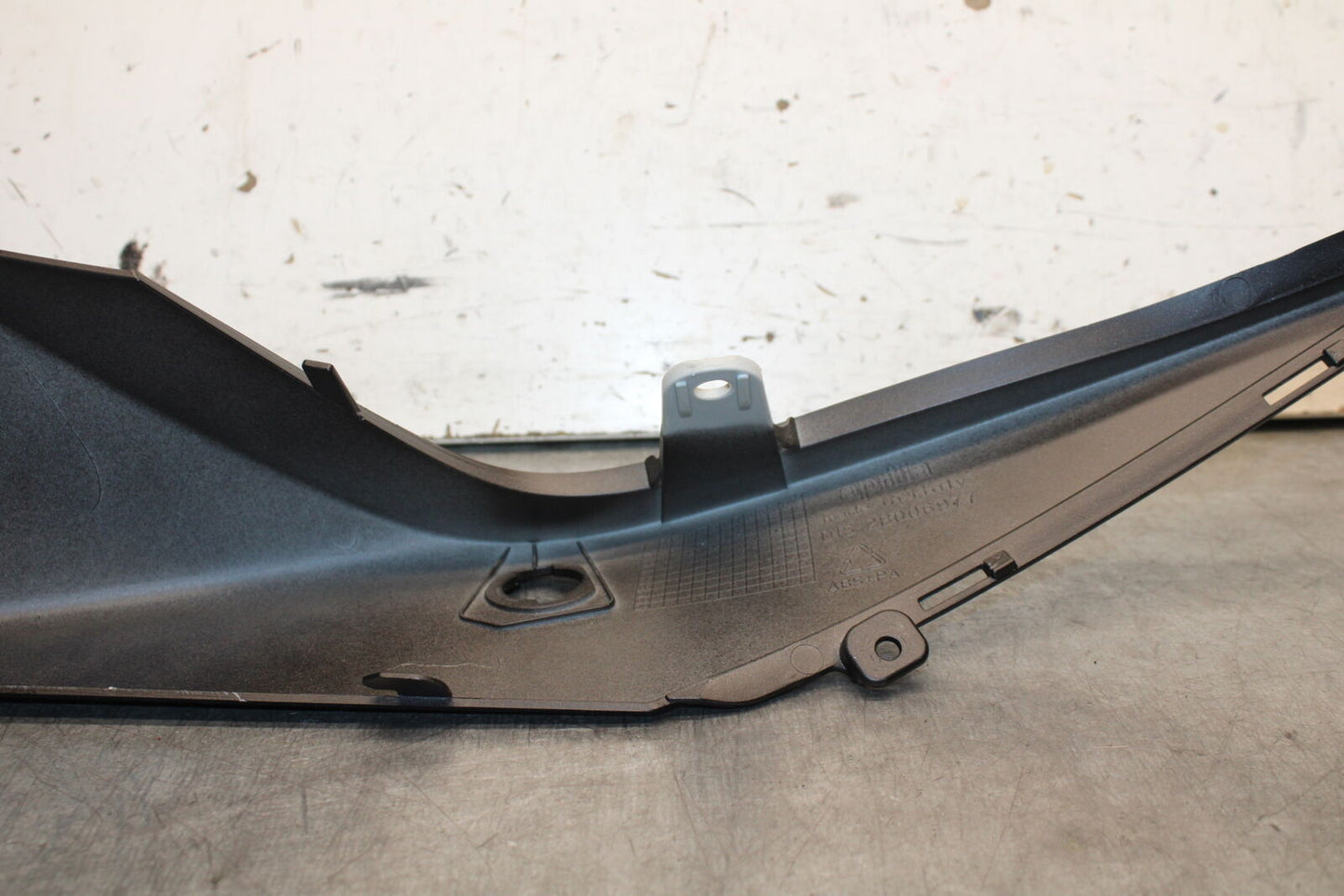 21-24 APRILIA RSV4 LEFT REAR BACK TAIL FAIRING COWL SHROUD BB668