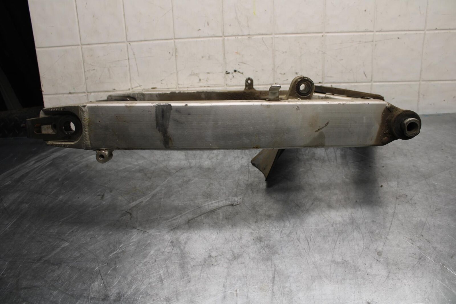 91-92 SUZUKI GSXR750 M  REAR SWINGARM BACK SUSPENSION SWING ARM BB493