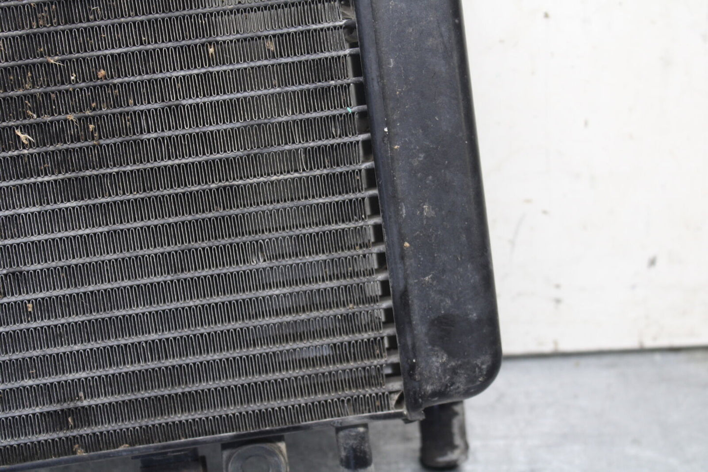 01-06 TRIUMPH TIGER 955I ENGINE RADIATOR MOTOR COOLER COOLING RADIATER BB693