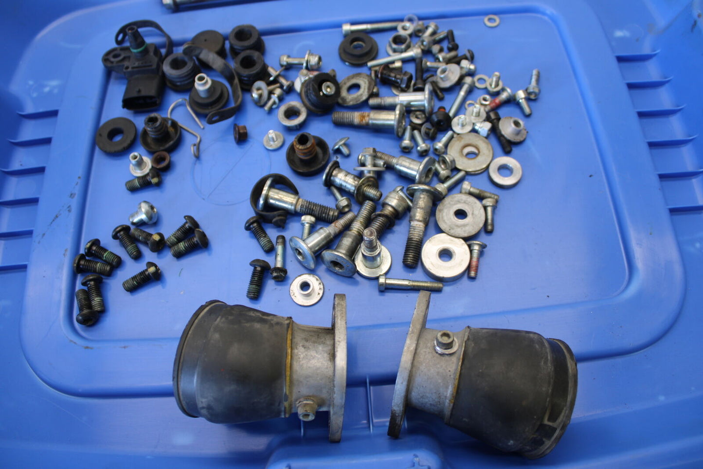 06-07 DUCATI MONSTER 695 MOUNTING BOLTS HARDWARE MOTOR SCREWS BB674