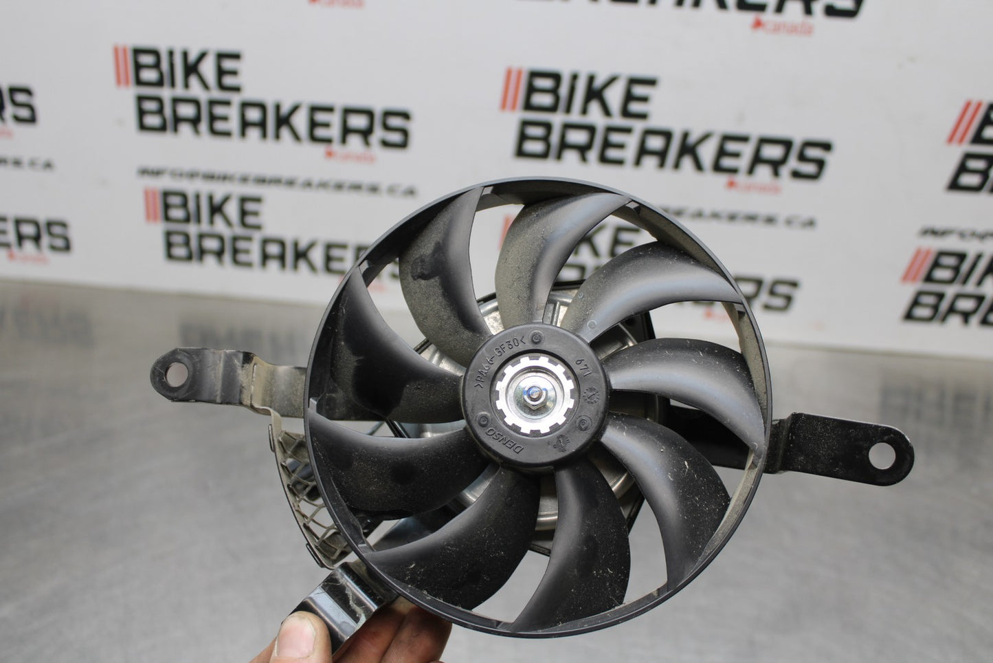 24-25 SUZUKI GSXR1000 LEFT ENGINE RADIATOR COOLING FAN MOTOR BB767