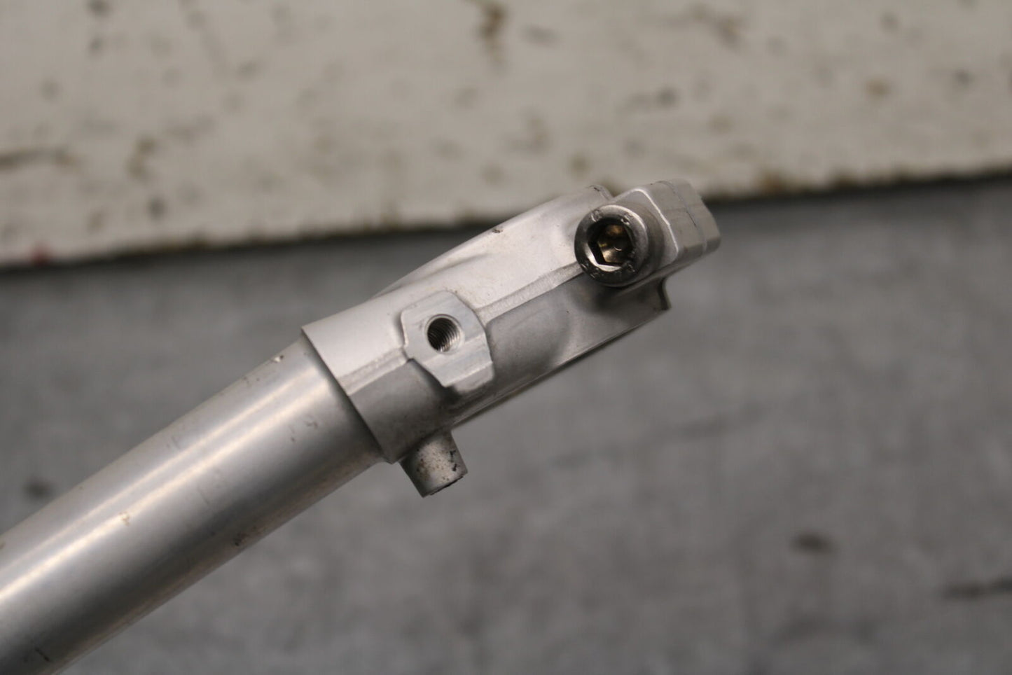 03-04 TRIUMPH DAYTONA 600 RIGHT CLIP ON HANDLEBAR BB745