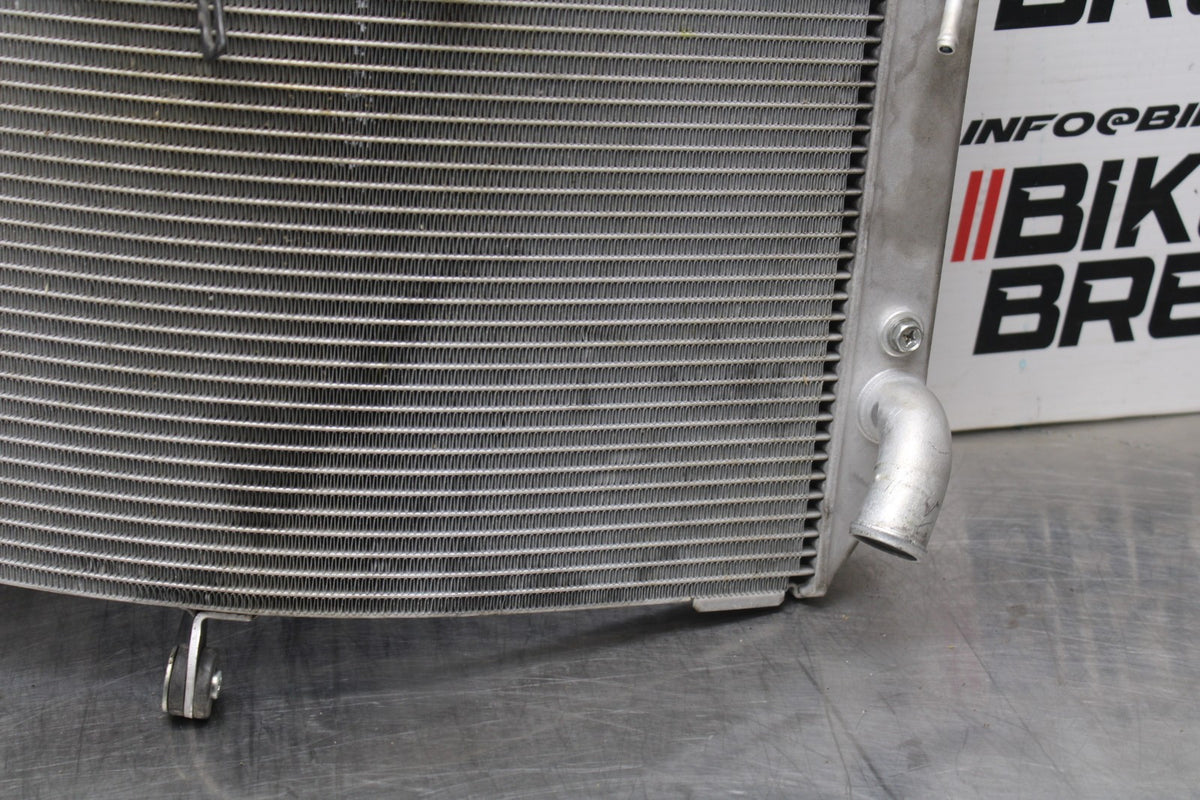 18 YAMAHA YZF R1 ENGINE RADIATOR MOTOR COOLER COOLING RADIATER BB838