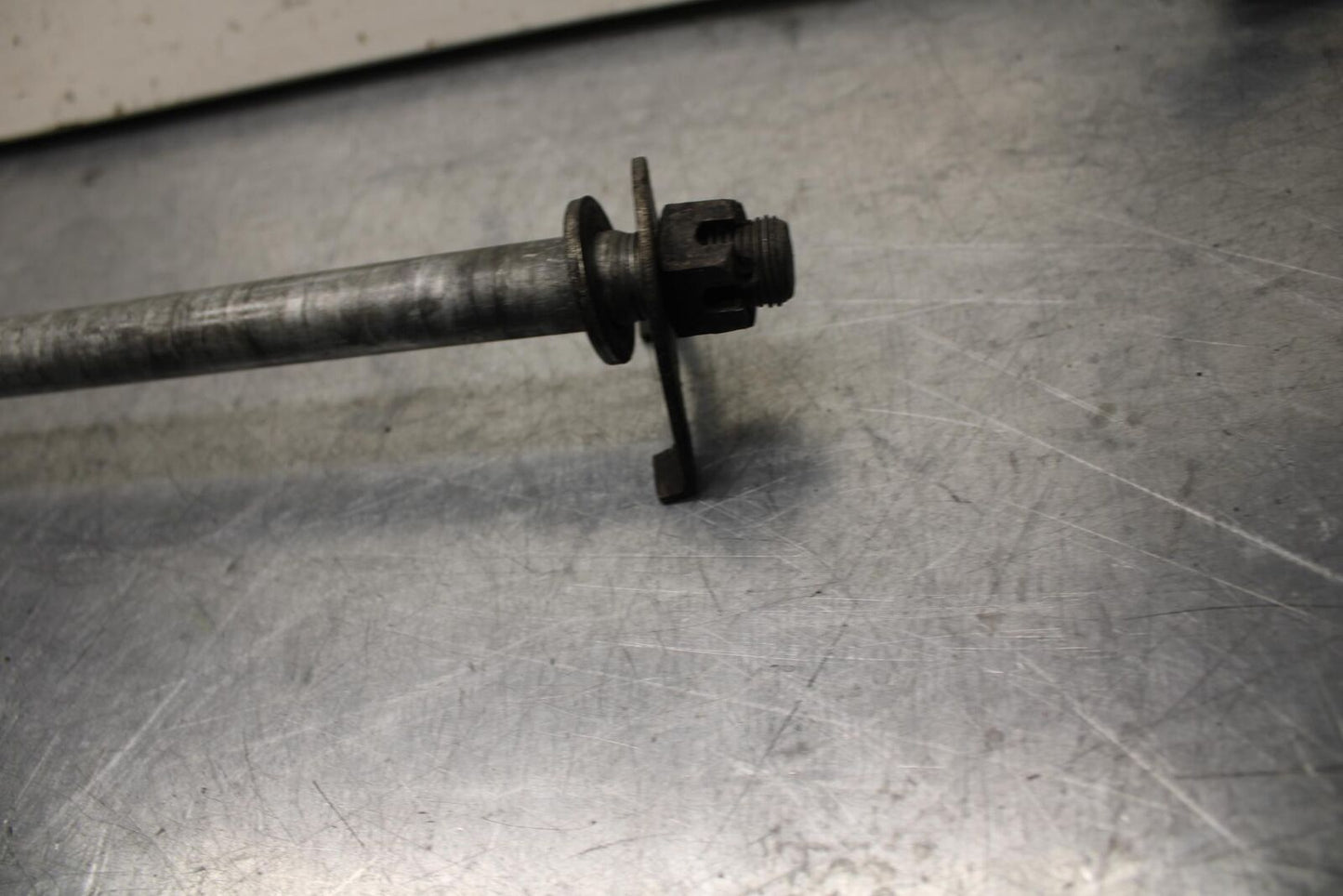 04-09 SUZUKI GS 500 FH GS500F REAR AXLE BACK WHEEL RIM PIVOT BOLT AXEL BB97