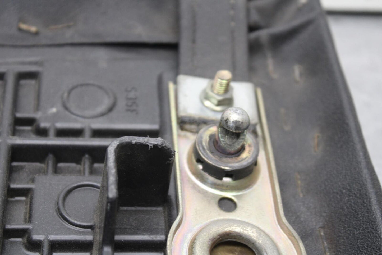 01-03 SUZUKI GSXR600 REAR BACK PASSENGER TANDEM SEAT PAD SADDLE PILLION BB633