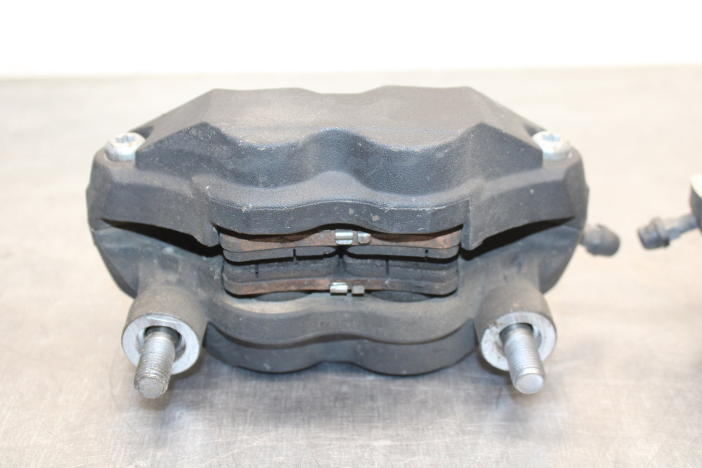 09 SUZUKI GSXR600 RIGHT LEFT FRONT BRAKE CALIPER SET PAIR CALIPERS BB759