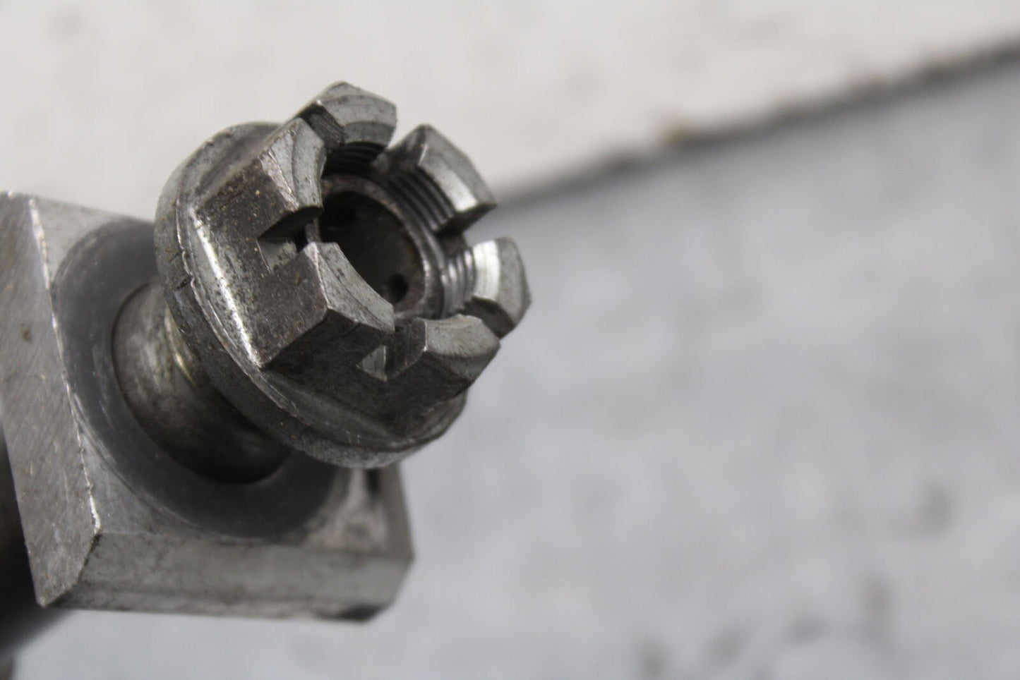 01-03 SUZUKI GSXR600 REAR AXLE BACK WHEEL RIM PIVOT BOLT AXEL BB336