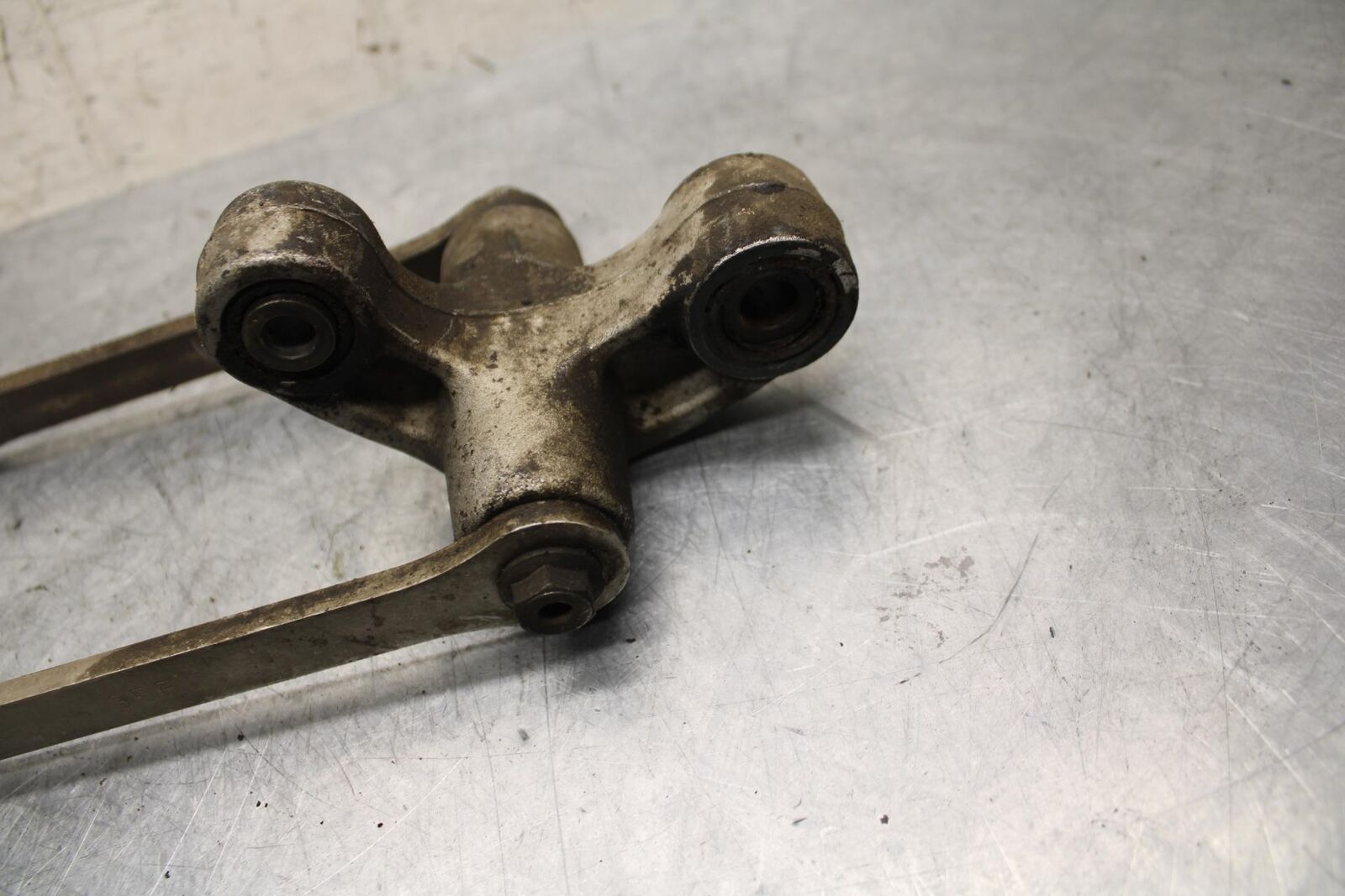 02-03 SUZUKI GSXR750 REAR DOGBONE SHOCK LINKAGE LINK 62600-35870 BB14