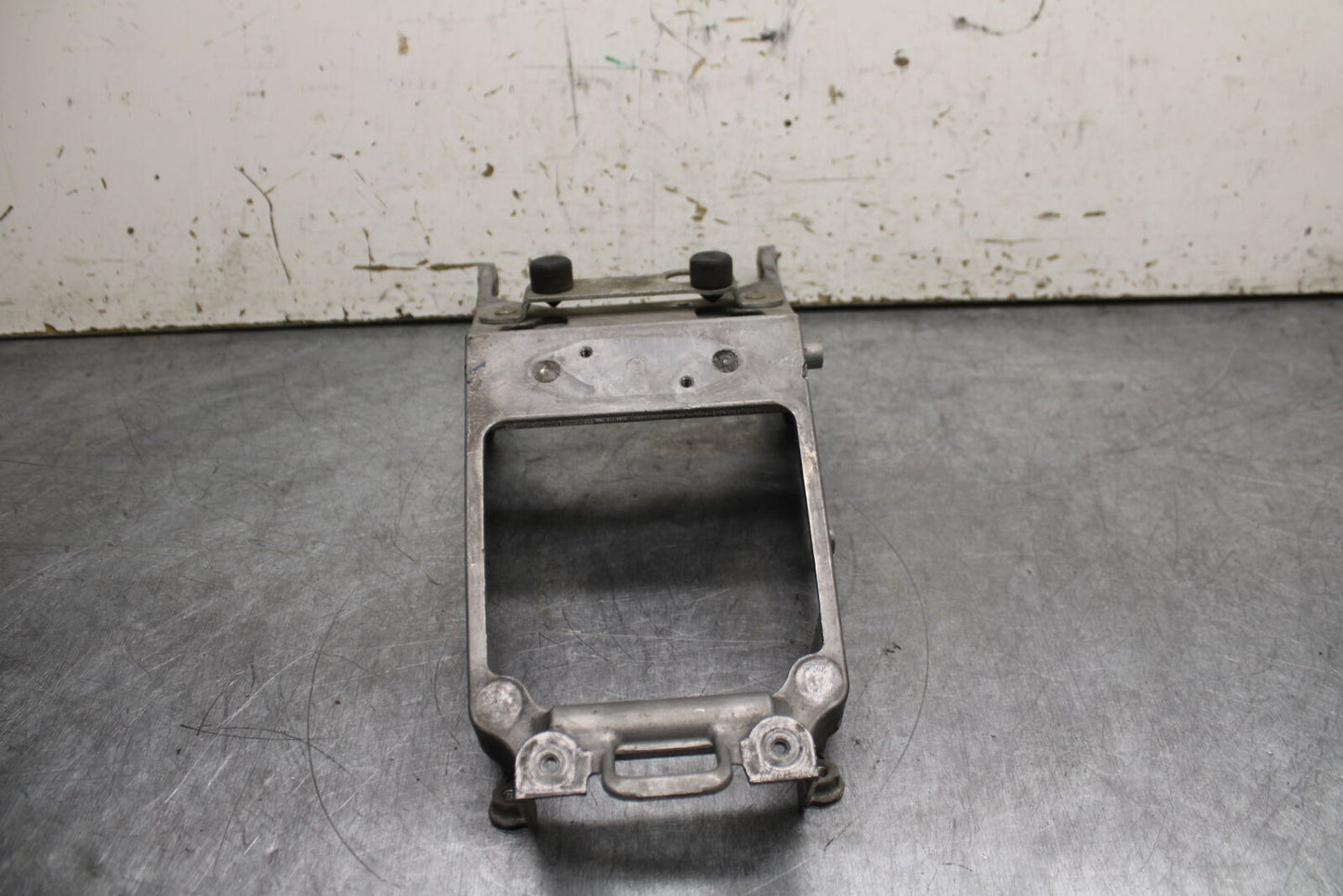 06-07 SUZUKI GSXR 600 REAR BACK TAIL SUBFRAME SUB FRAME BB737