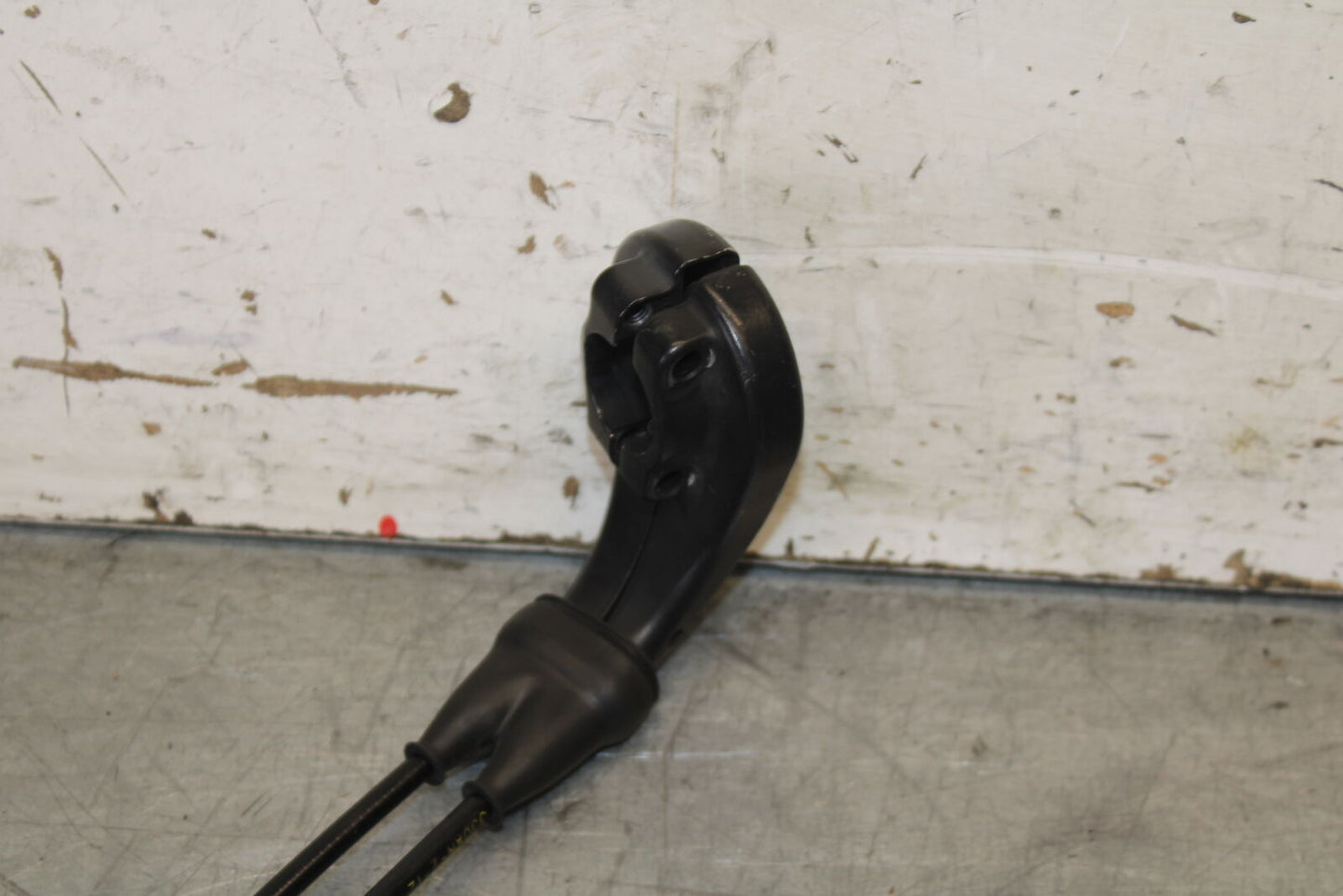 09-11 DUCATI 1198 DOMINO THROTTLE CABLE LINE HOUSING GUIDE BB705